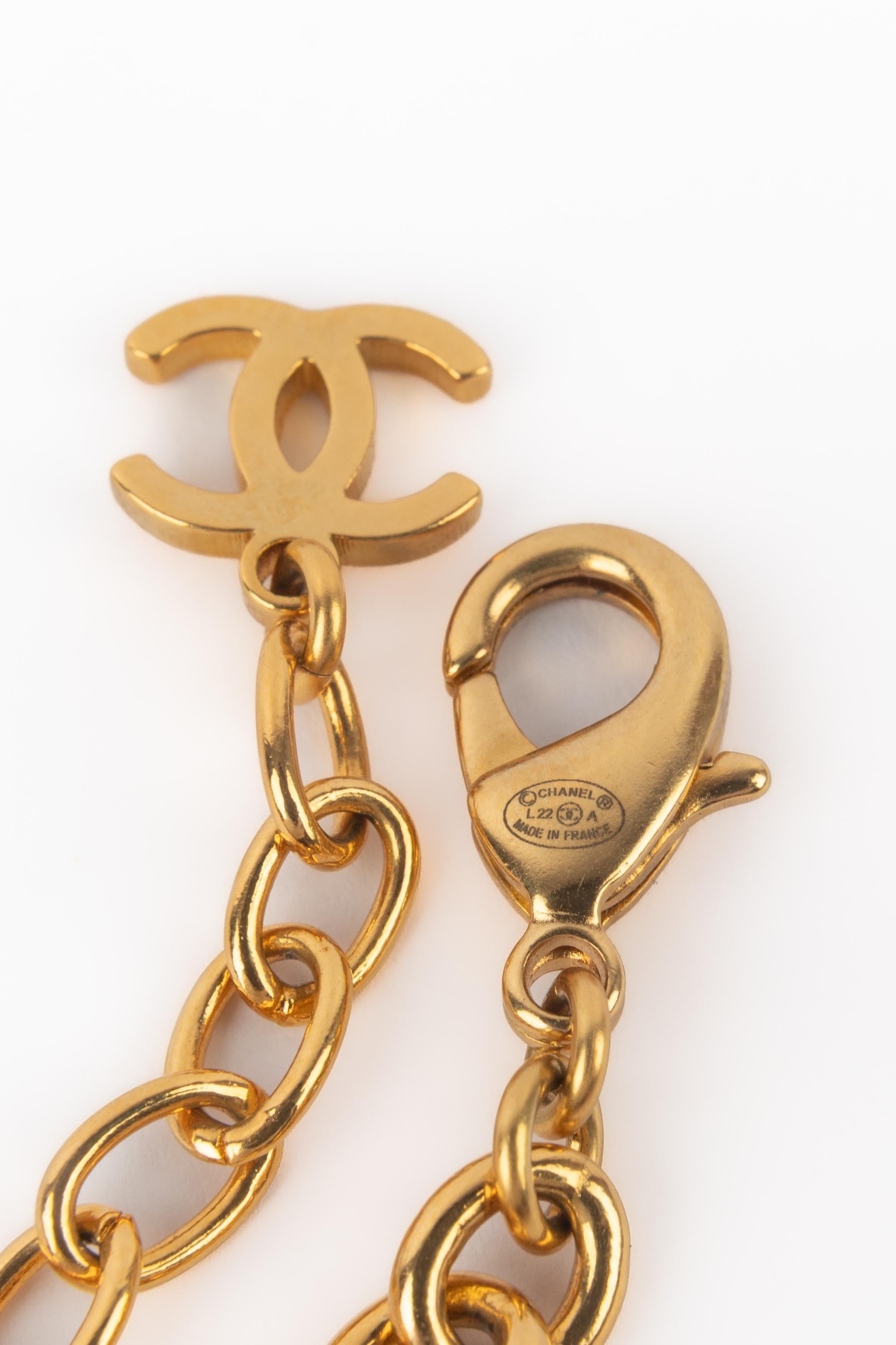 Collana Chanel con croce Pre Autunno 2022 in vendita 4