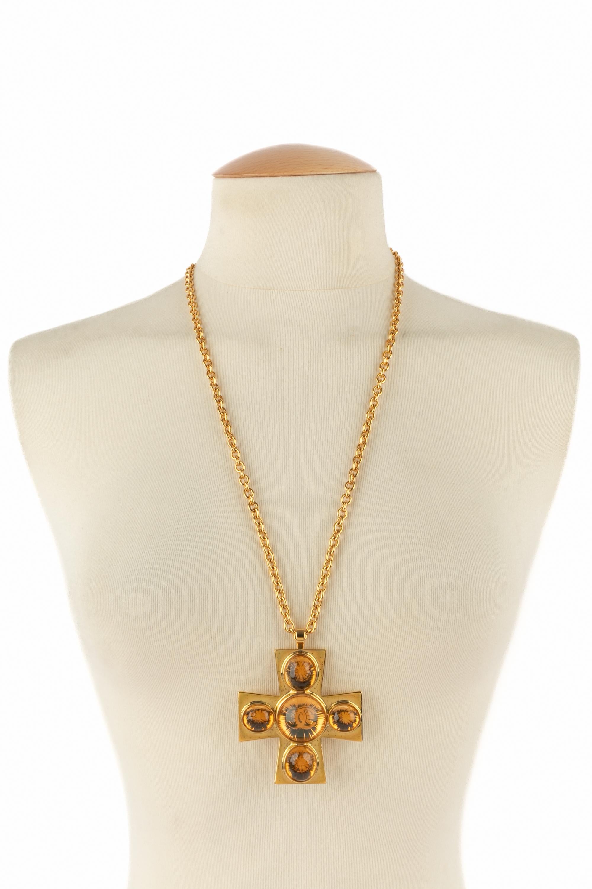 Collana Chanel con croce Pre Autunno 2022 in vendita 5