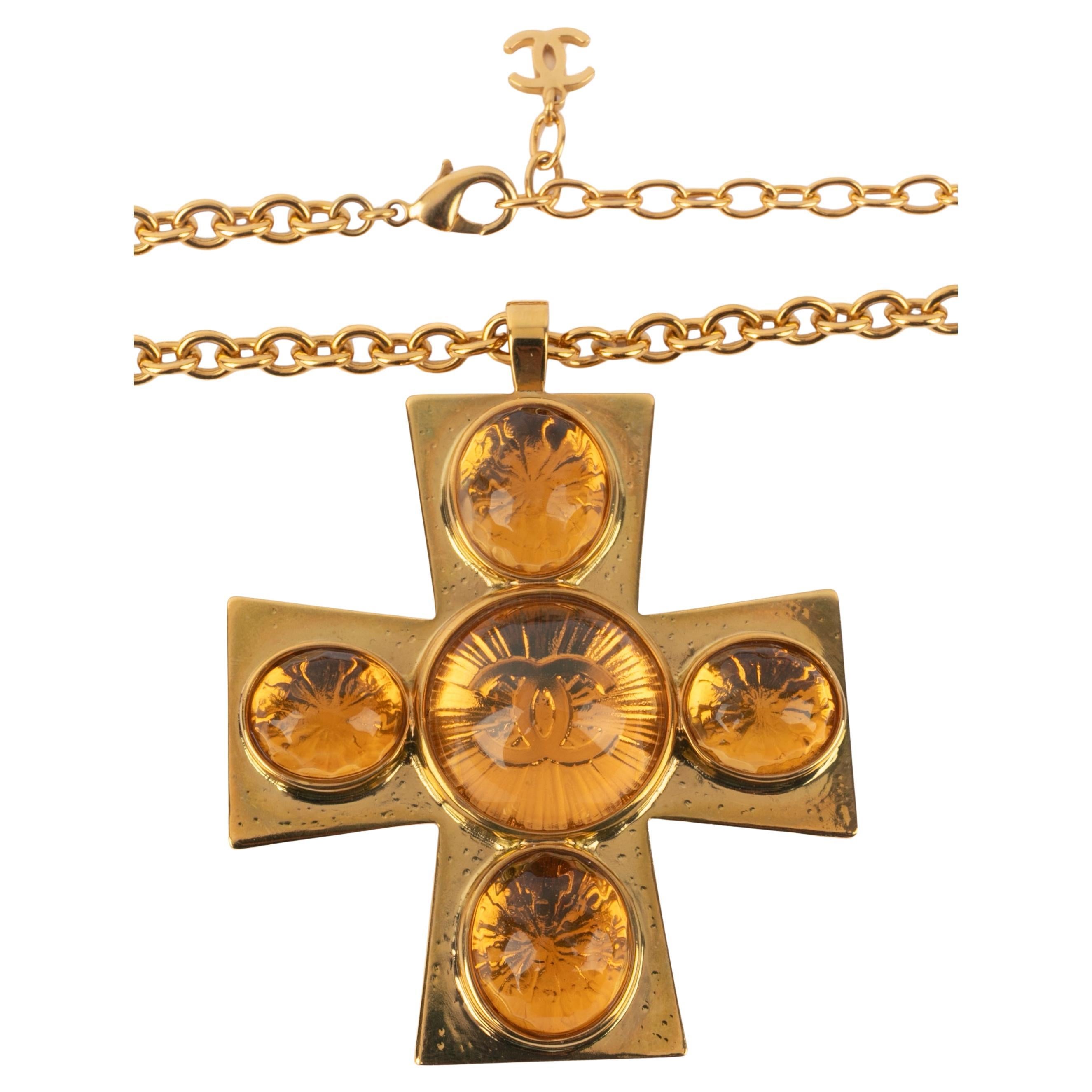 Collana Chanel con croce Pre Autunno 2022 in vendita