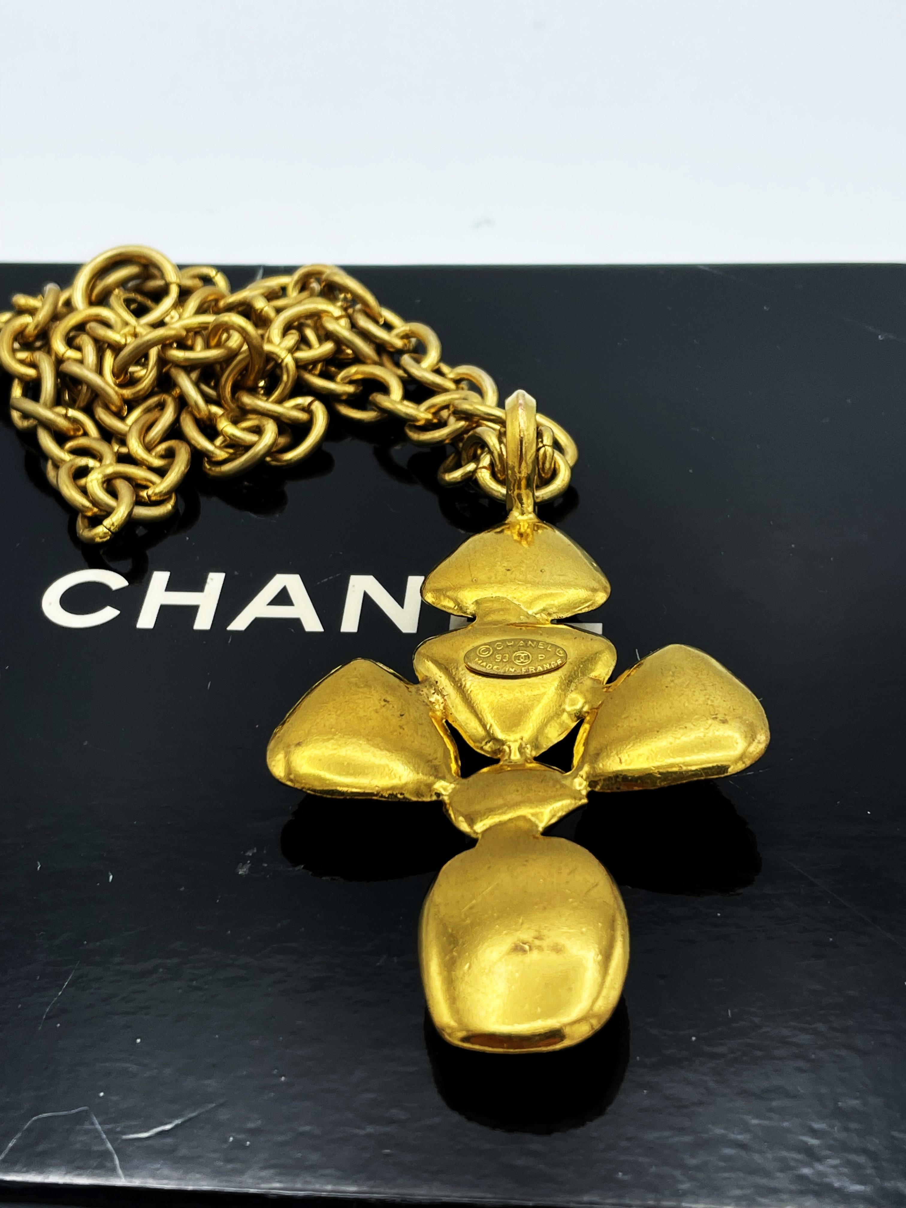 COLLANA CHANEL CROSS rosso vino + arancio vetro Gripoix, finta perla, firmata 93 P in vendita 4