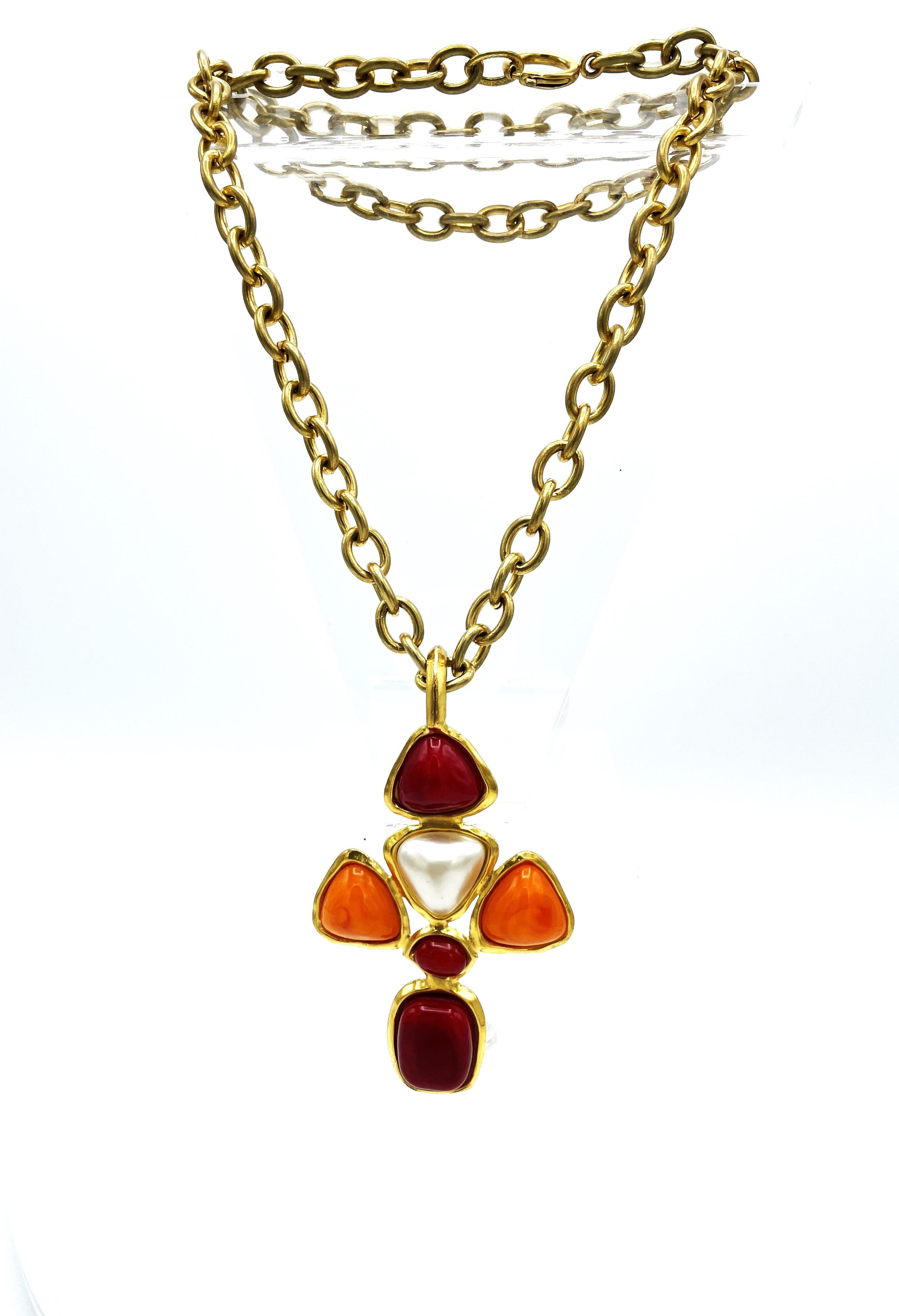 COLLANA CHANEL CROSS rosso vino + arancio vetro Gripoix, finta perla, firmata 93 P in vendita 5