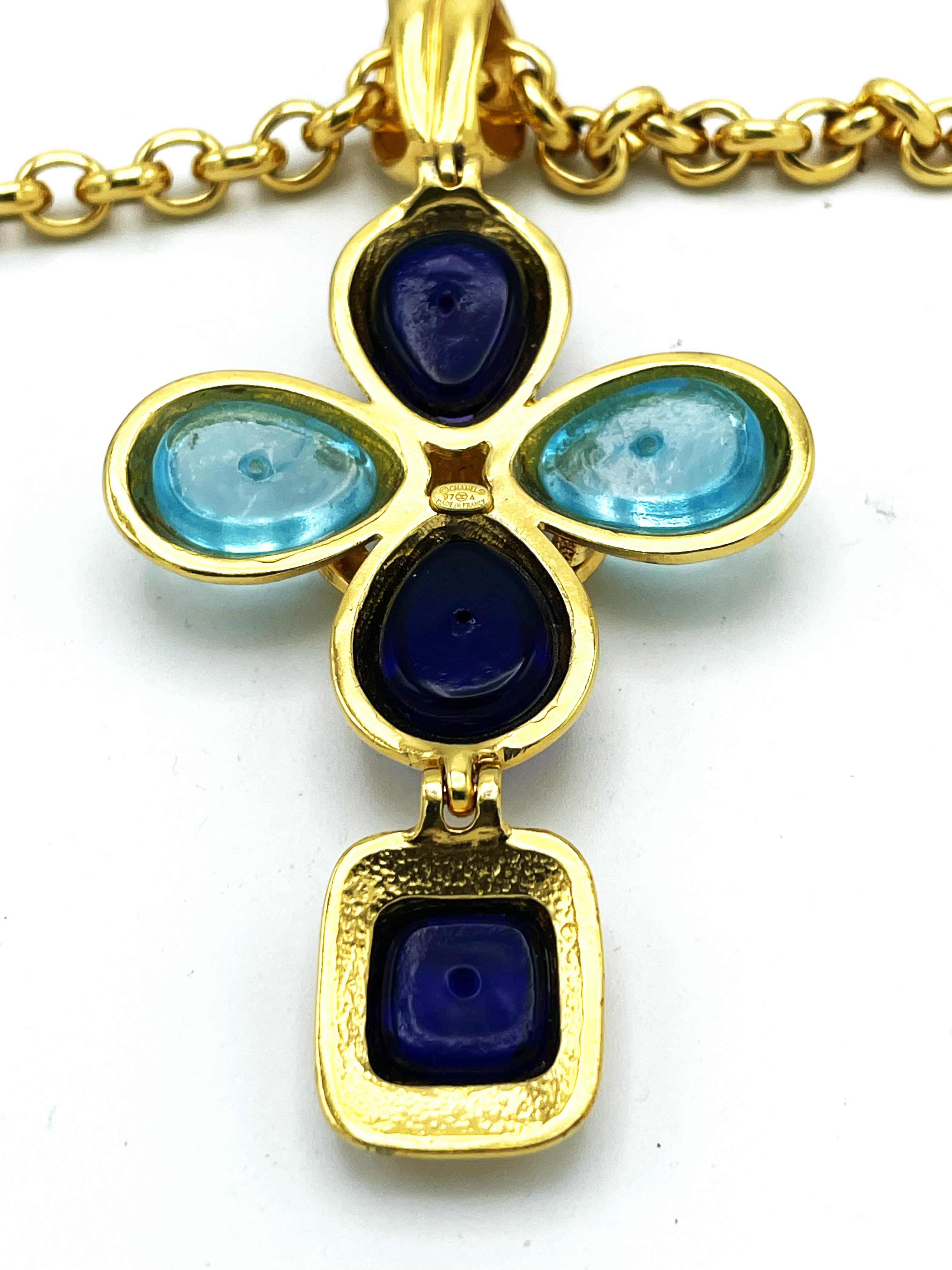 De las mujeres CRUZ CHANEL en cadena, cristal Gripoix azul claro y azul oscuro, dorado, 97 A en venta