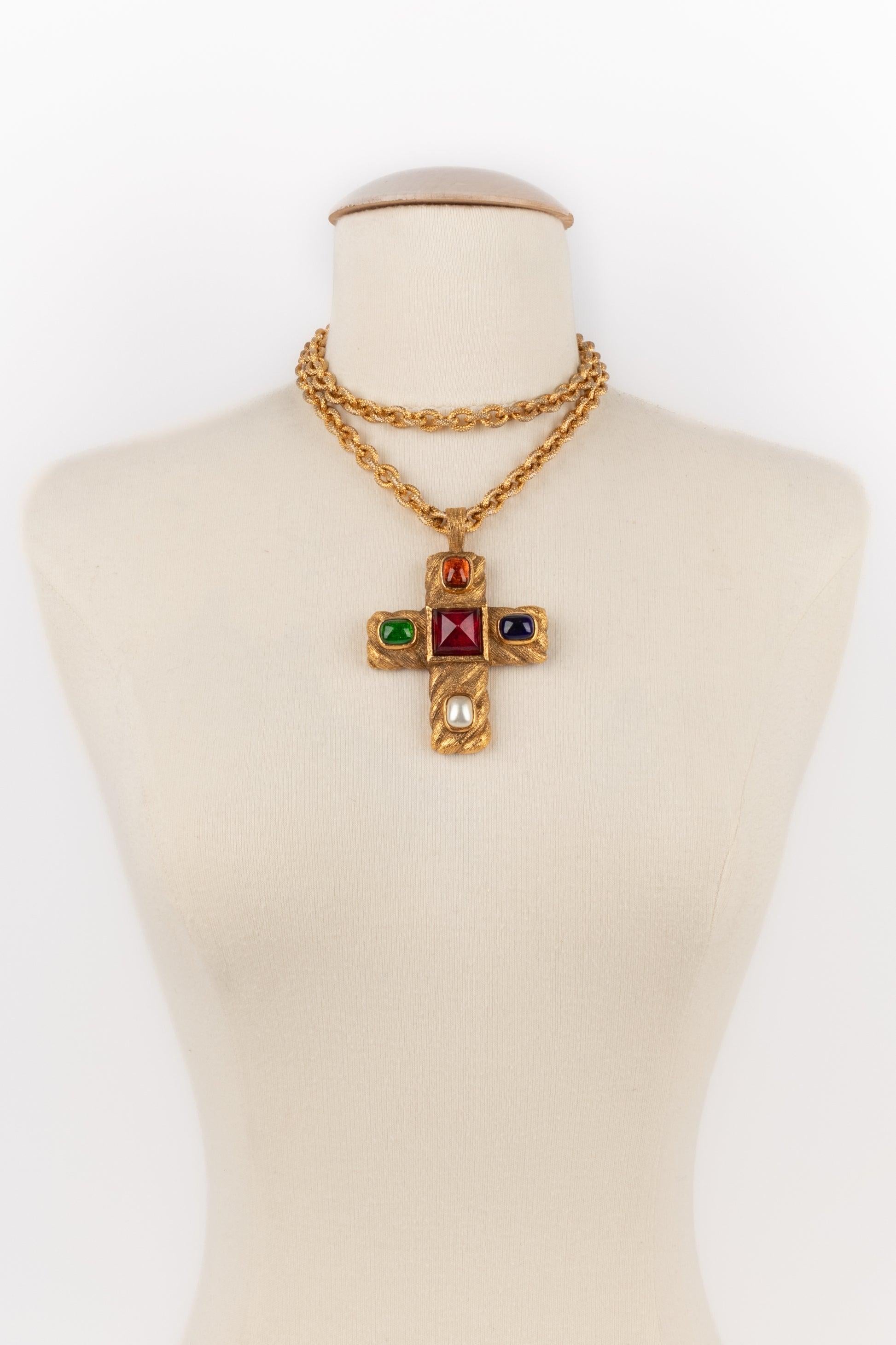 Chanel Cross Pendant Necklace, 1990s In Excellent Condition For Sale In SAINT-OUEN-SUR-SEINE, FR