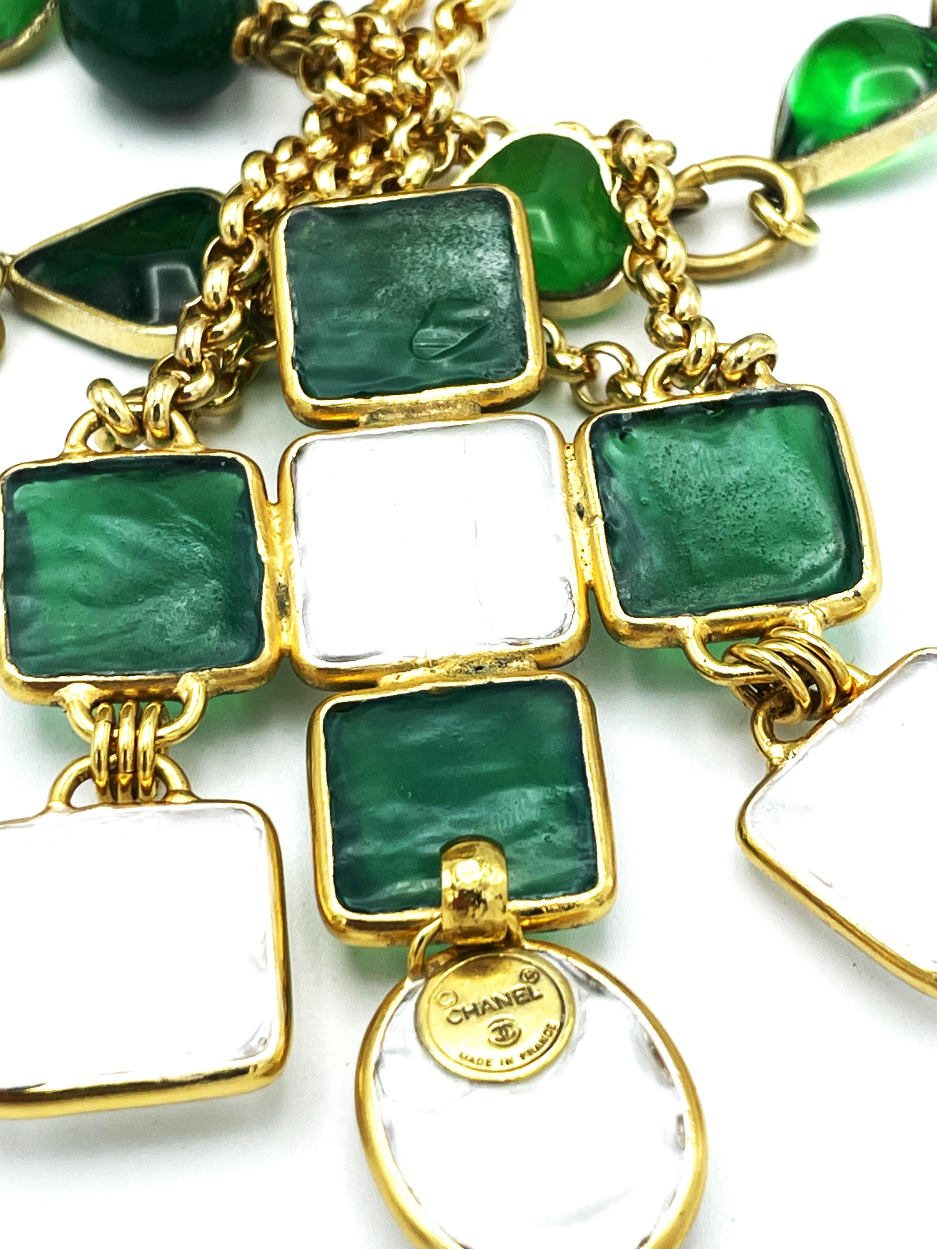 CHANEL CROSS SAUTOIR, grünes Pat de verre des Hause Gripoix, signiert 1970/80 Paris im Angebot 3