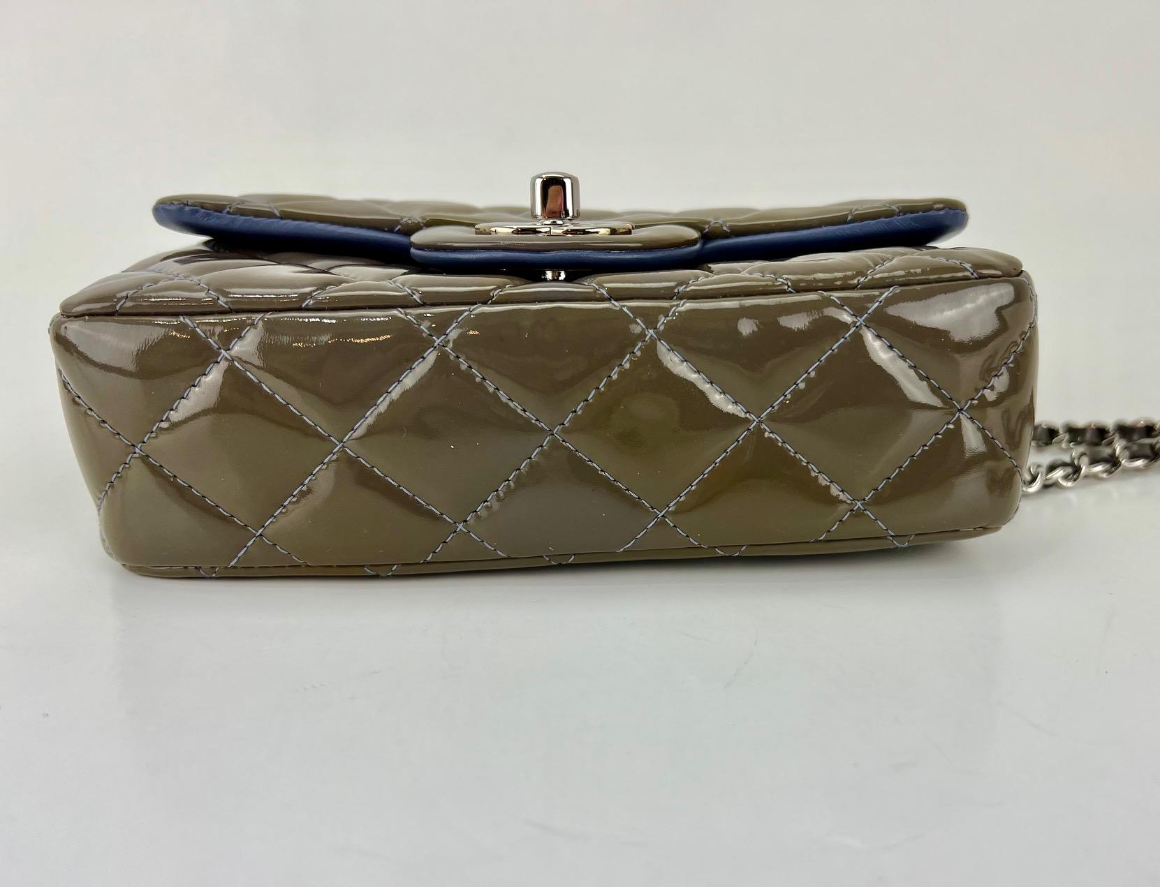 Pre-Owned  100% Authentic
CHANEL Patent Calfskin Quilted mini
Rectangular Flap Grey
RATING: B...Very Good, well maintained,
shows minor signs of wear
MATERIAL:  patent leather, leather
HANDLE:  leather woven into chain
DROP: 21.5 in
COLOR:  grey,