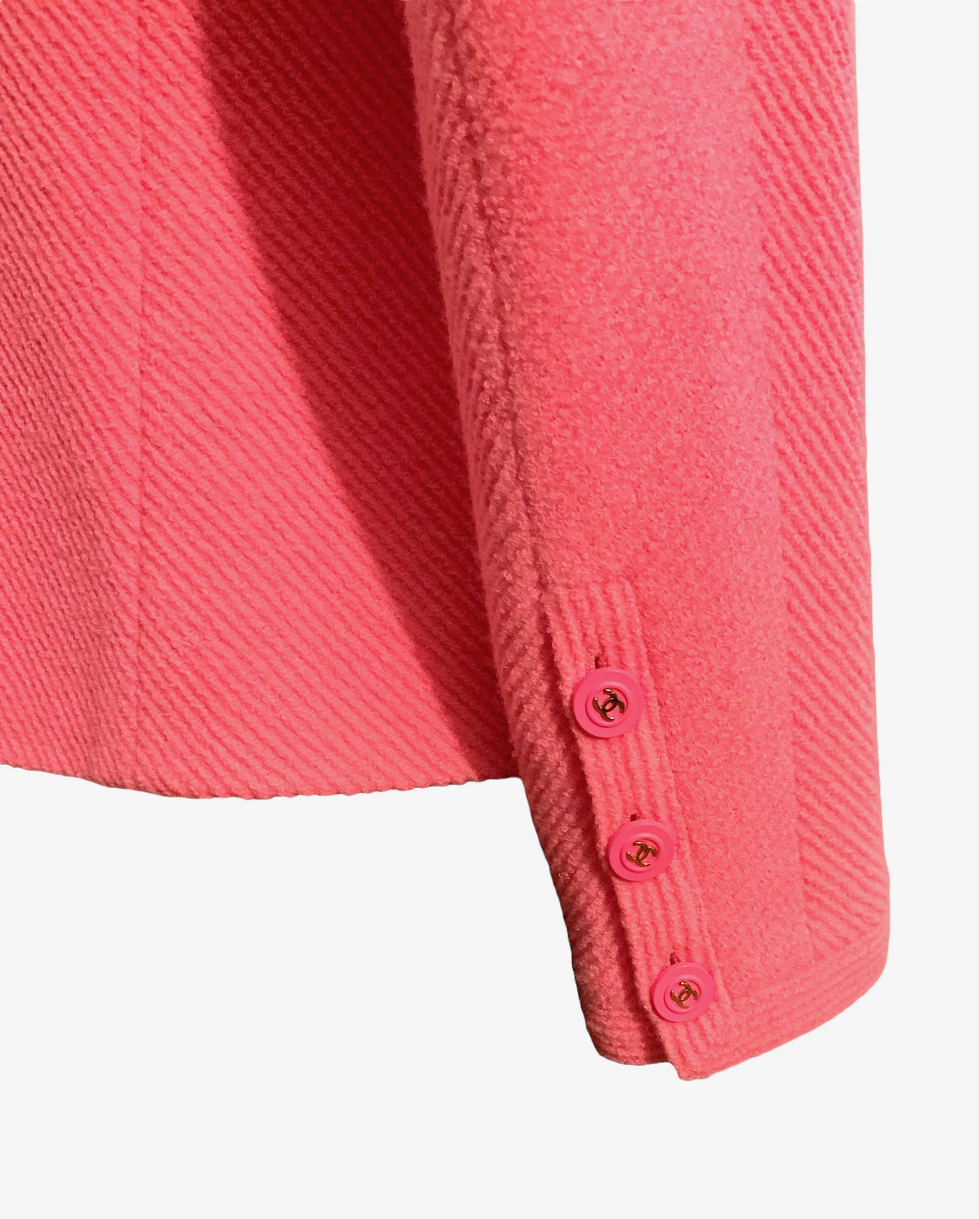 Chanel Cruise 1995 Pink Wool Tweed Jacket In Excellent Condition In Geneva, CH