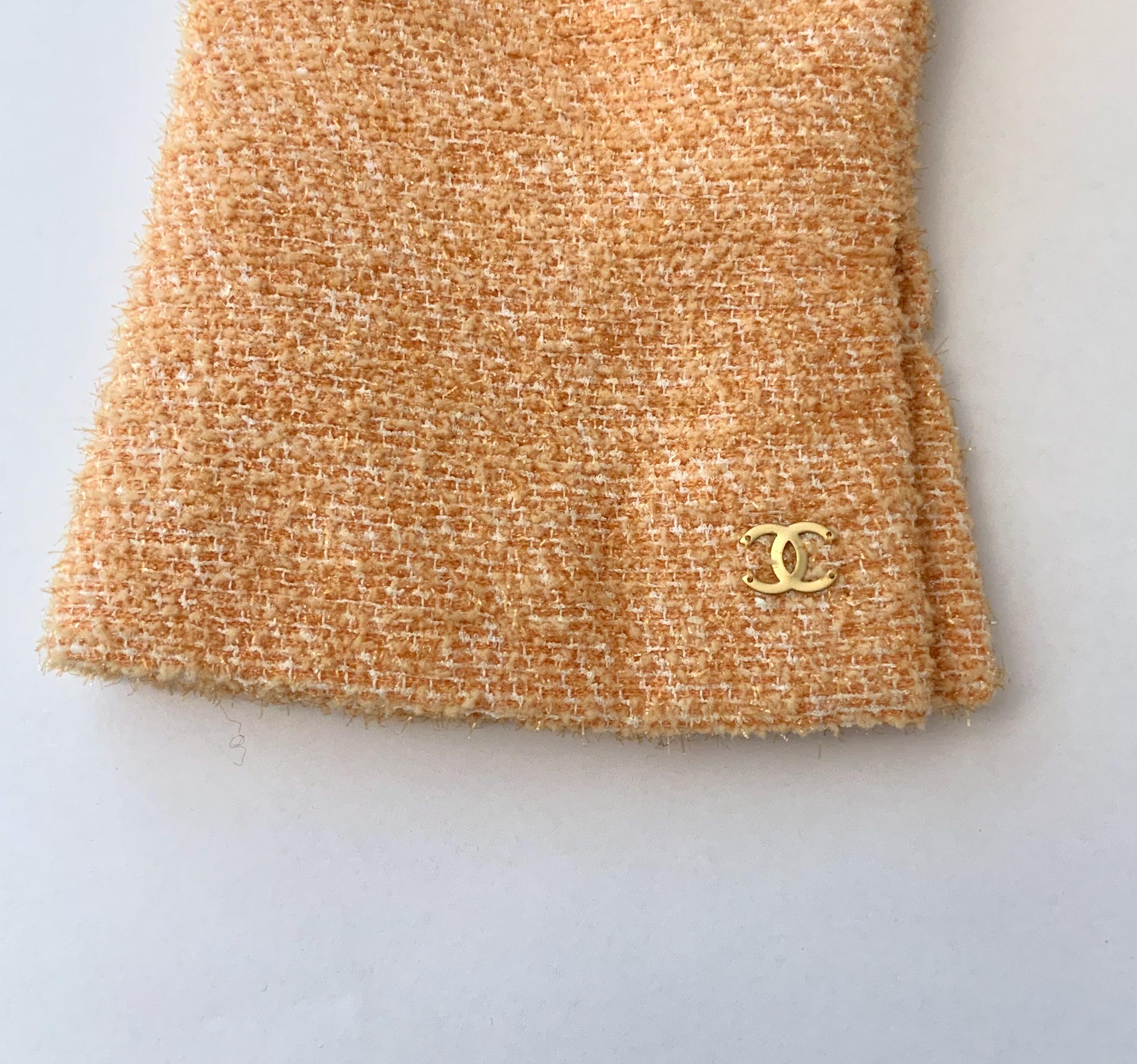 Chanel Cruise 2001 Peach Tweed Coat In Good Condition In Geneva, CH
