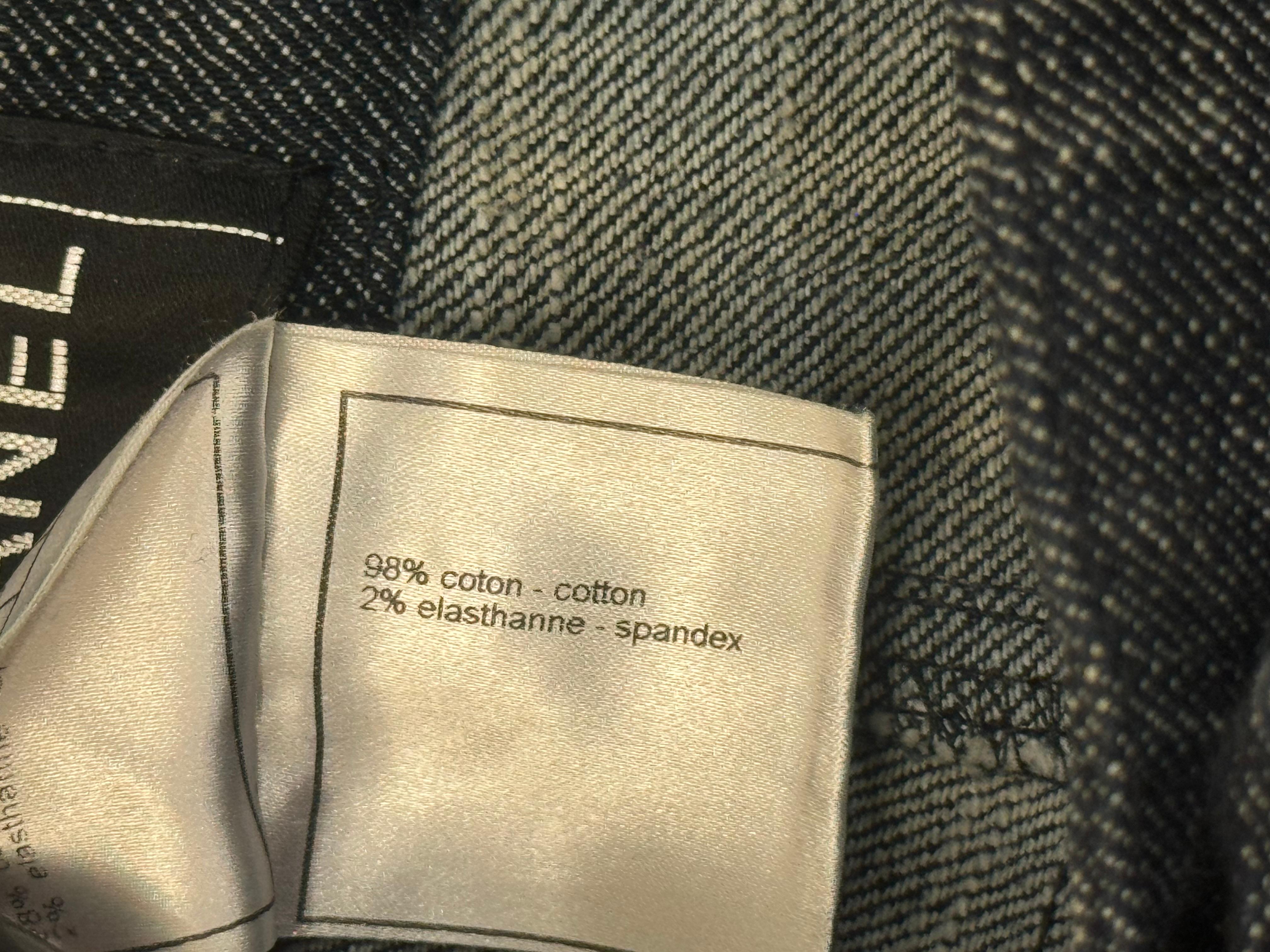 Chanel Cruise 2005 il diavolo indossa i jeans con logo CC di Prada in vendita 2