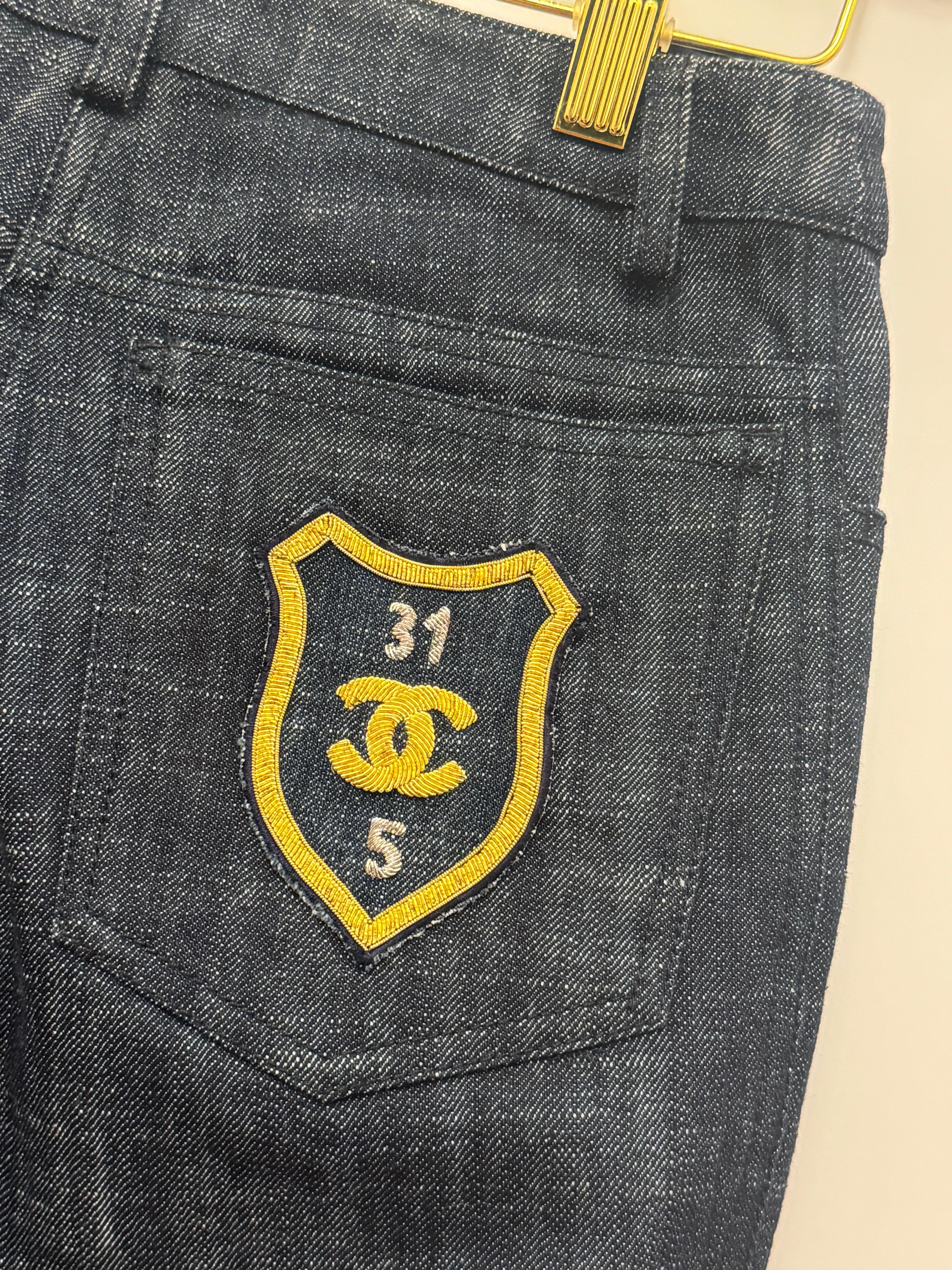 Chanel Cruise 2005 il diavolo indossa i jeans con logo CC di Prada in vendita 4