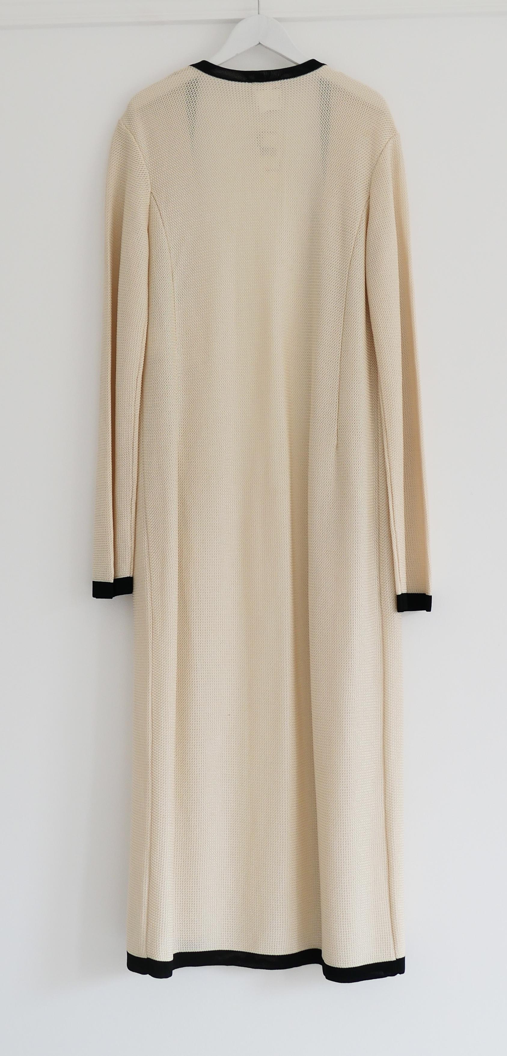 Chanel Cruise 2010 10C Cappotto cardigan crema e nero in vendita 1