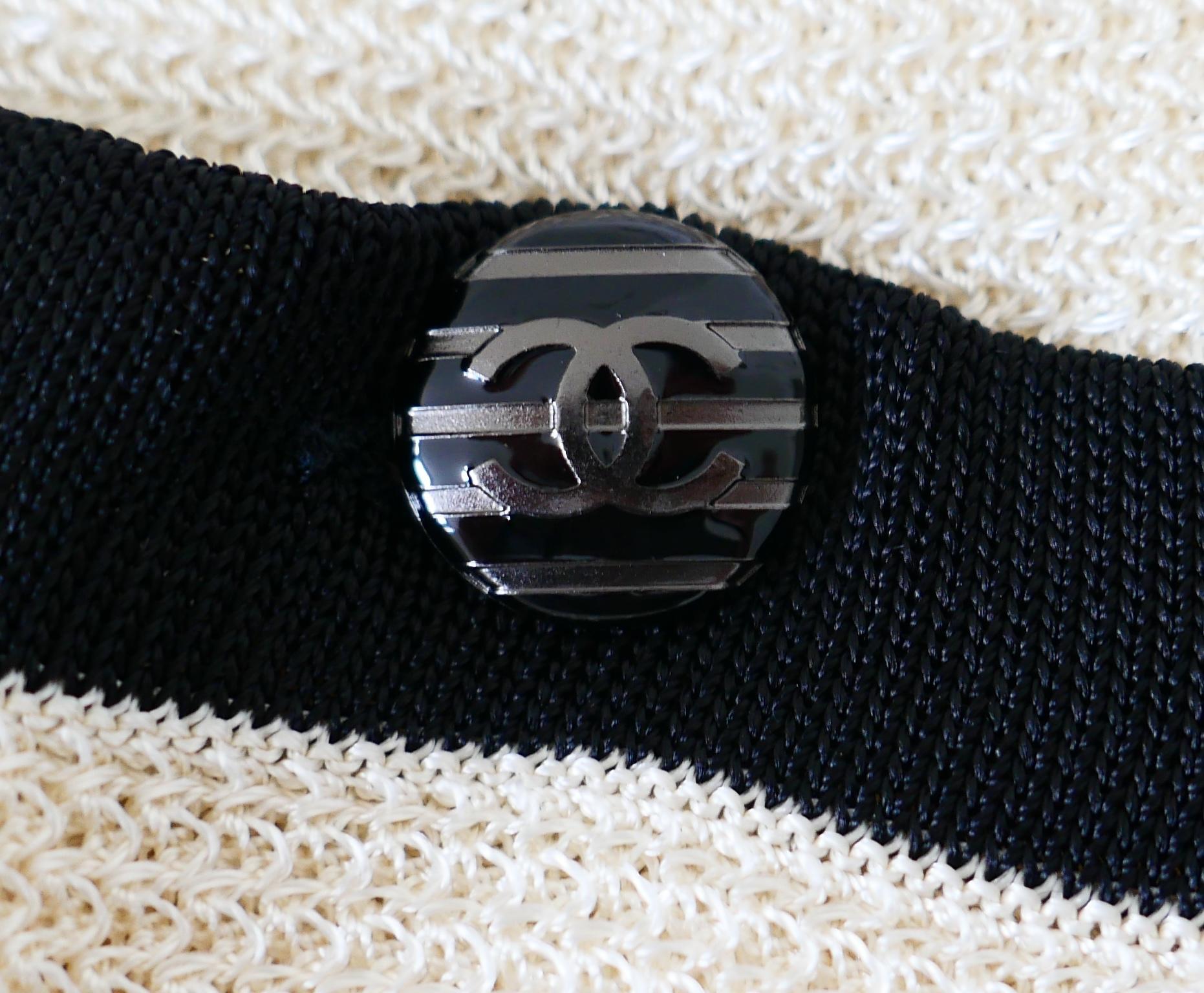 Chanel Cruise 2010 10C Cappotto cardigan crema e nero in vendita 2