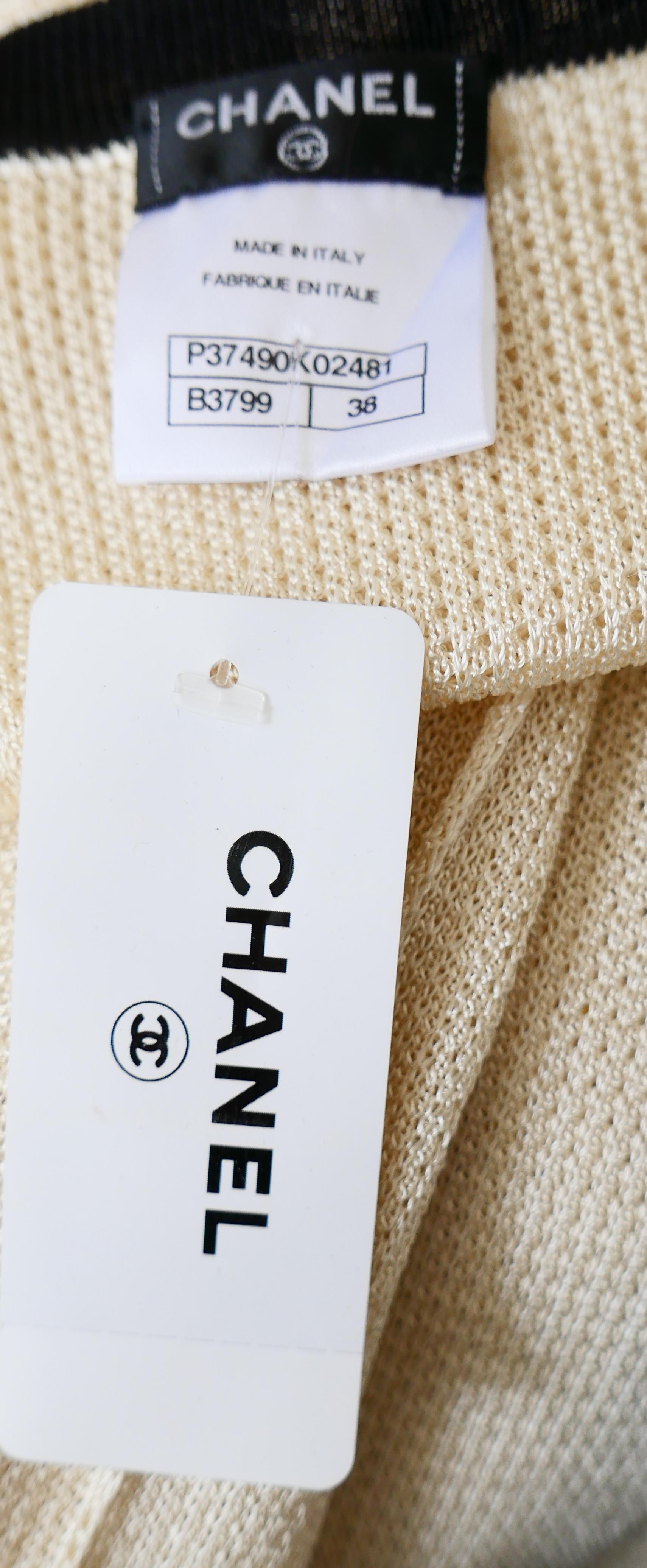 Chanel Cruise 2010 10C Cappotto cardigan crema e nero in vendita 4