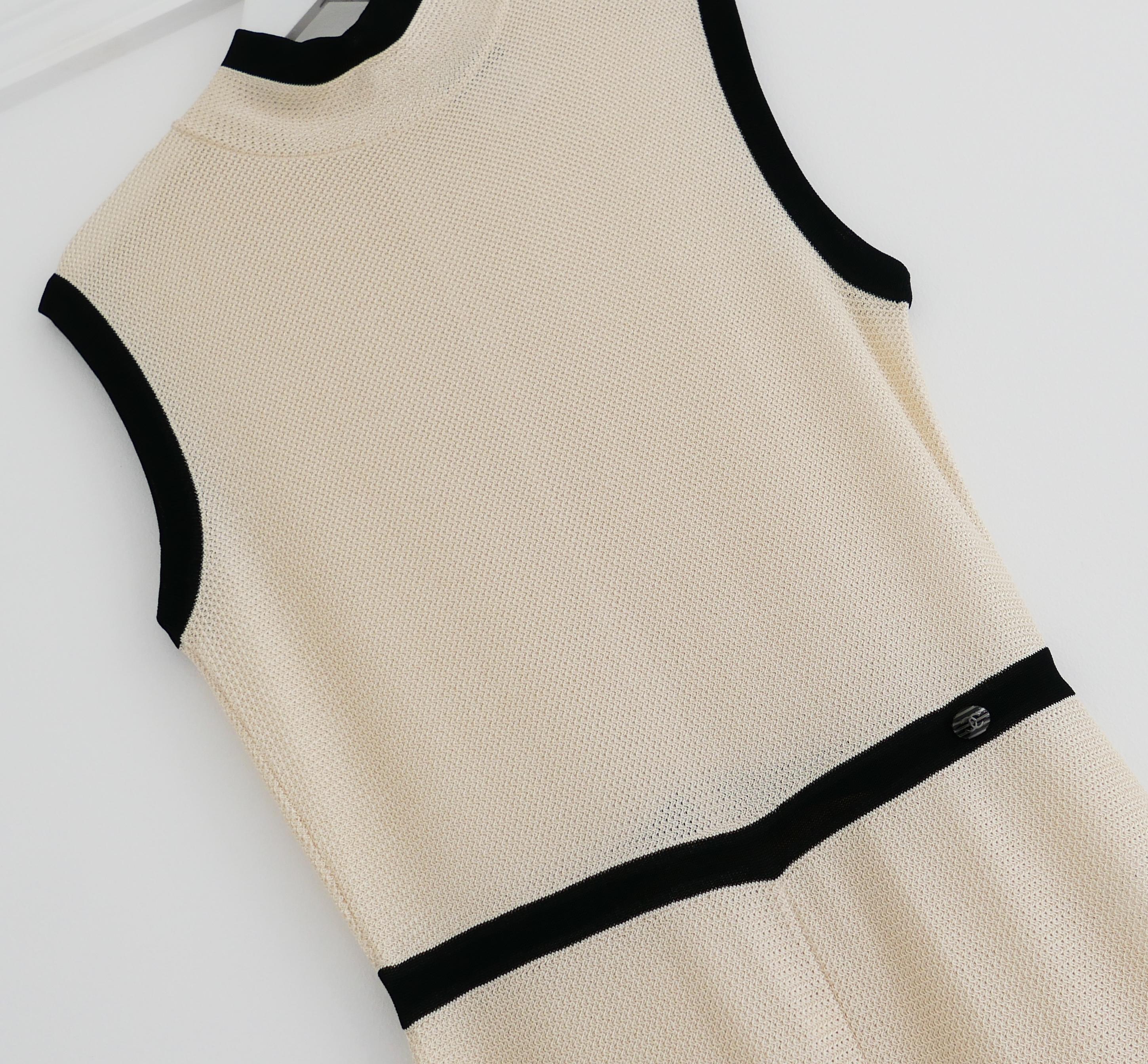 Tuta Chanel Cruise 2010 10C in maglia nera e crema In condizioni Nuovo in vendita a London, GB