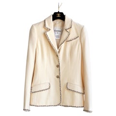 Chanel Cruise 2010 Ecru Ivory Gold Lion 10C Tweed Jacket