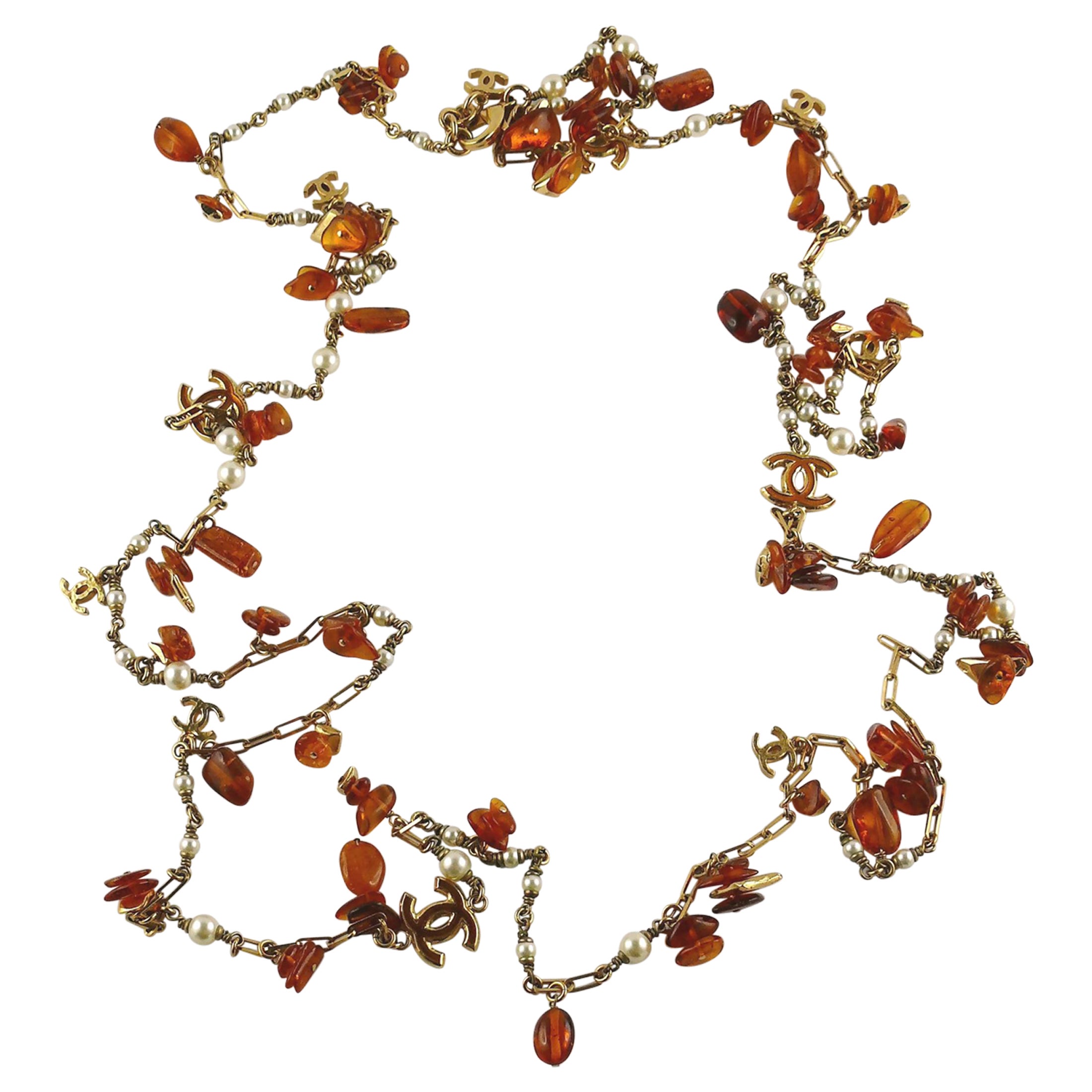 Chanel Cruise 2011 - Collier Sautoir avec logos CC, perles en résine et fausses perles