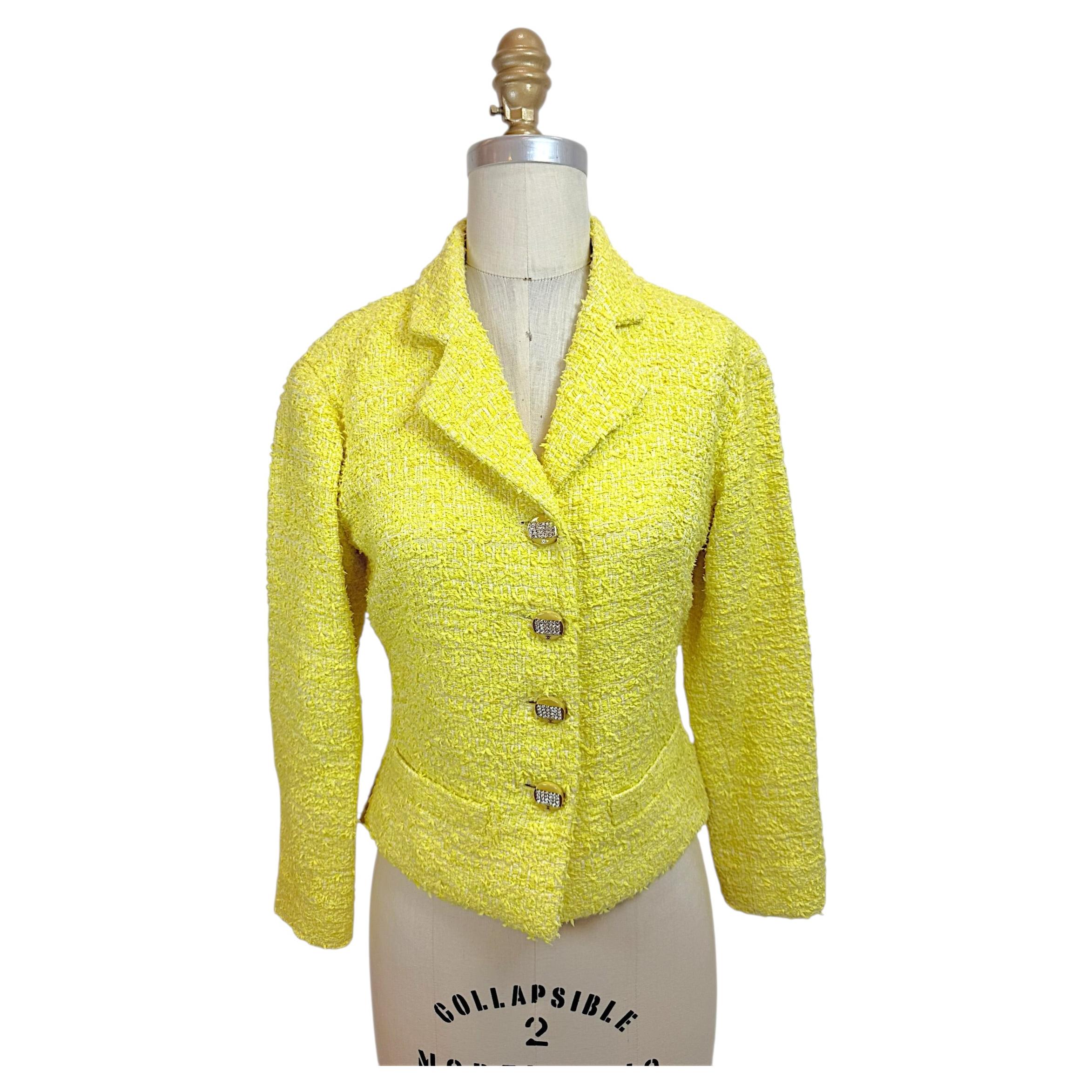 Chanel Cruise 2012 Laufsteg Look 1 Gelbe Bouclé Tweed Jacke