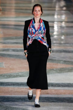 Chanel Cruise 2017 Runway Look 32 Black Tweed Zip Jacket with Satin Collar FR34