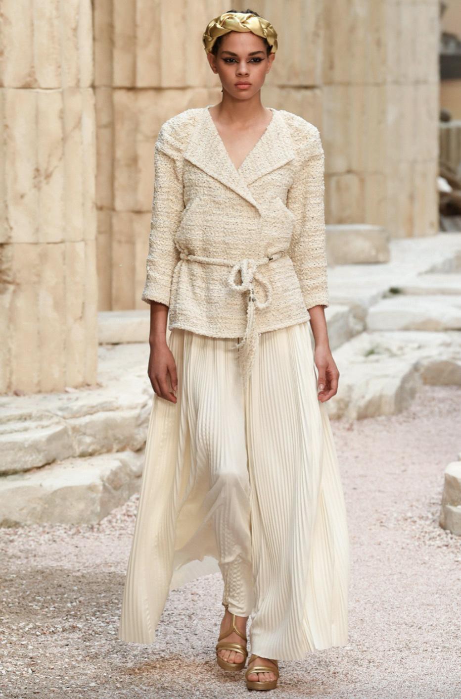 Presenting a breathtaking pair of pleated palazzo pants from Chanel's Cruise 2018 collection dedicated to Greece. These pants come in a stunning ivory white/champagne shade, displaying impeccable pleats that create a graceful and fluid silhouette.