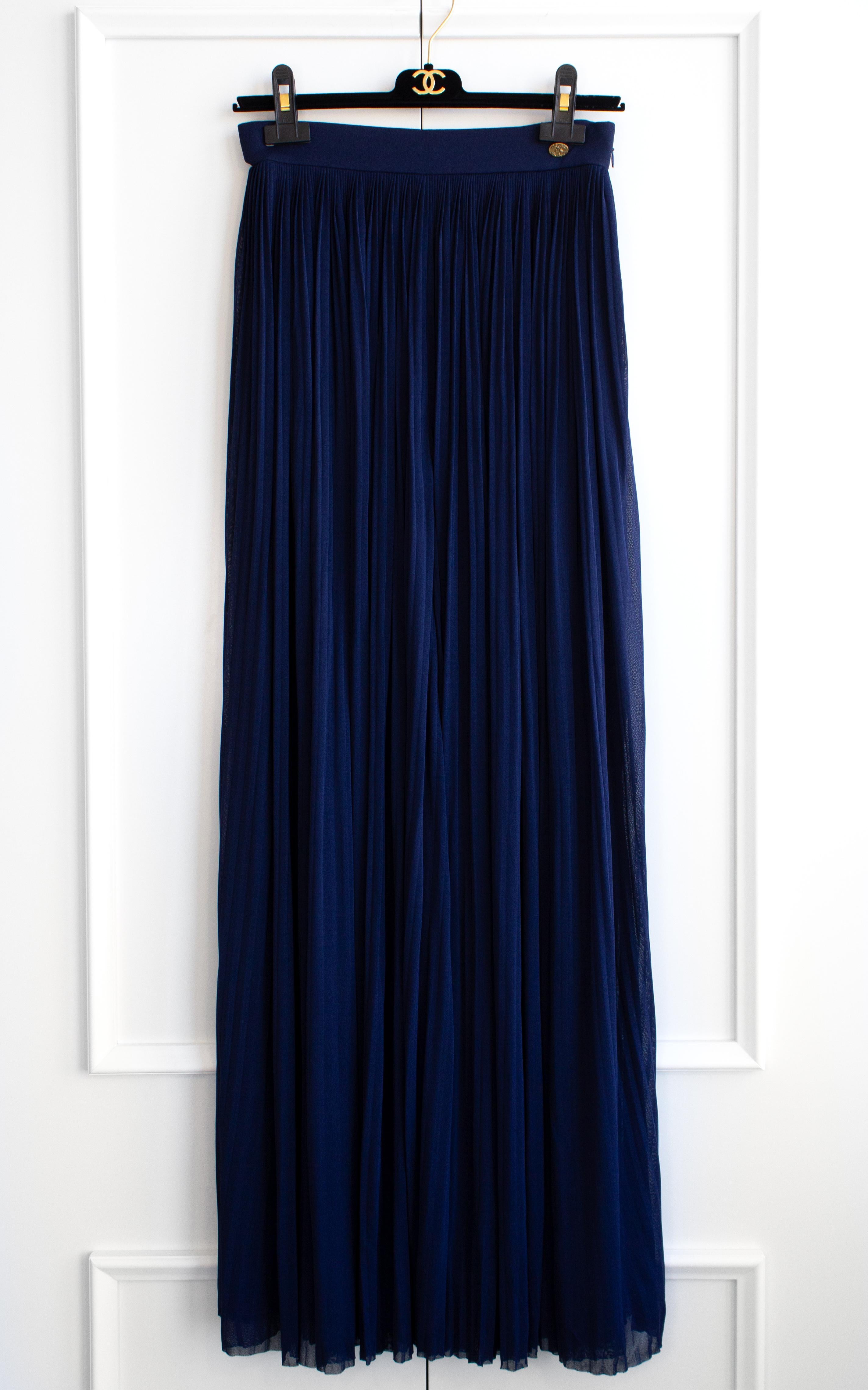 Chanel Cruise 2018 Greece Navy Blue Pleated 18C Palazzo Pants In Excellent Condition For Sale In Jersey City, NJ