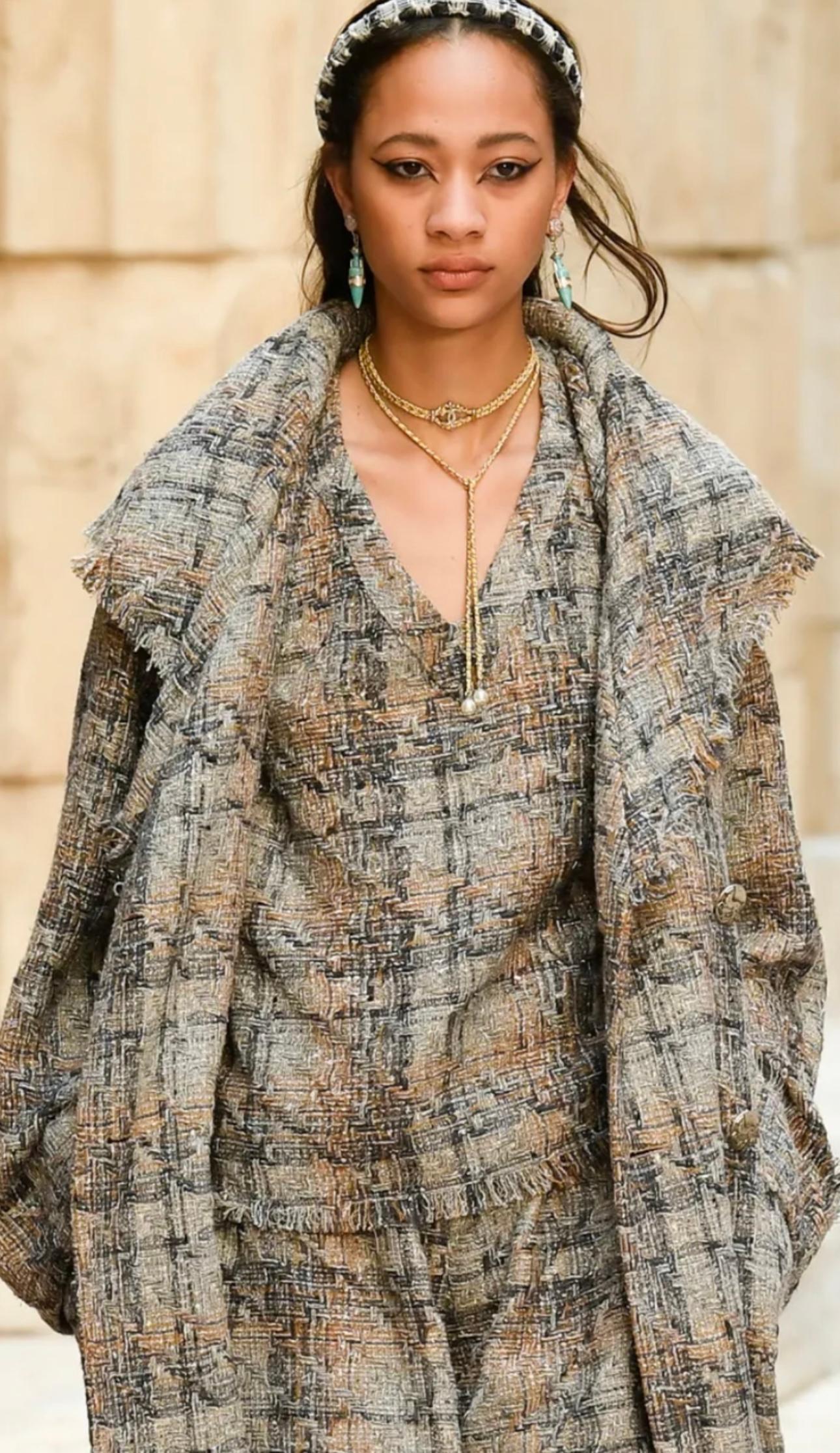 Chanel Cruise 2018 Greek urne vase amphora turquoise drop earrings 1