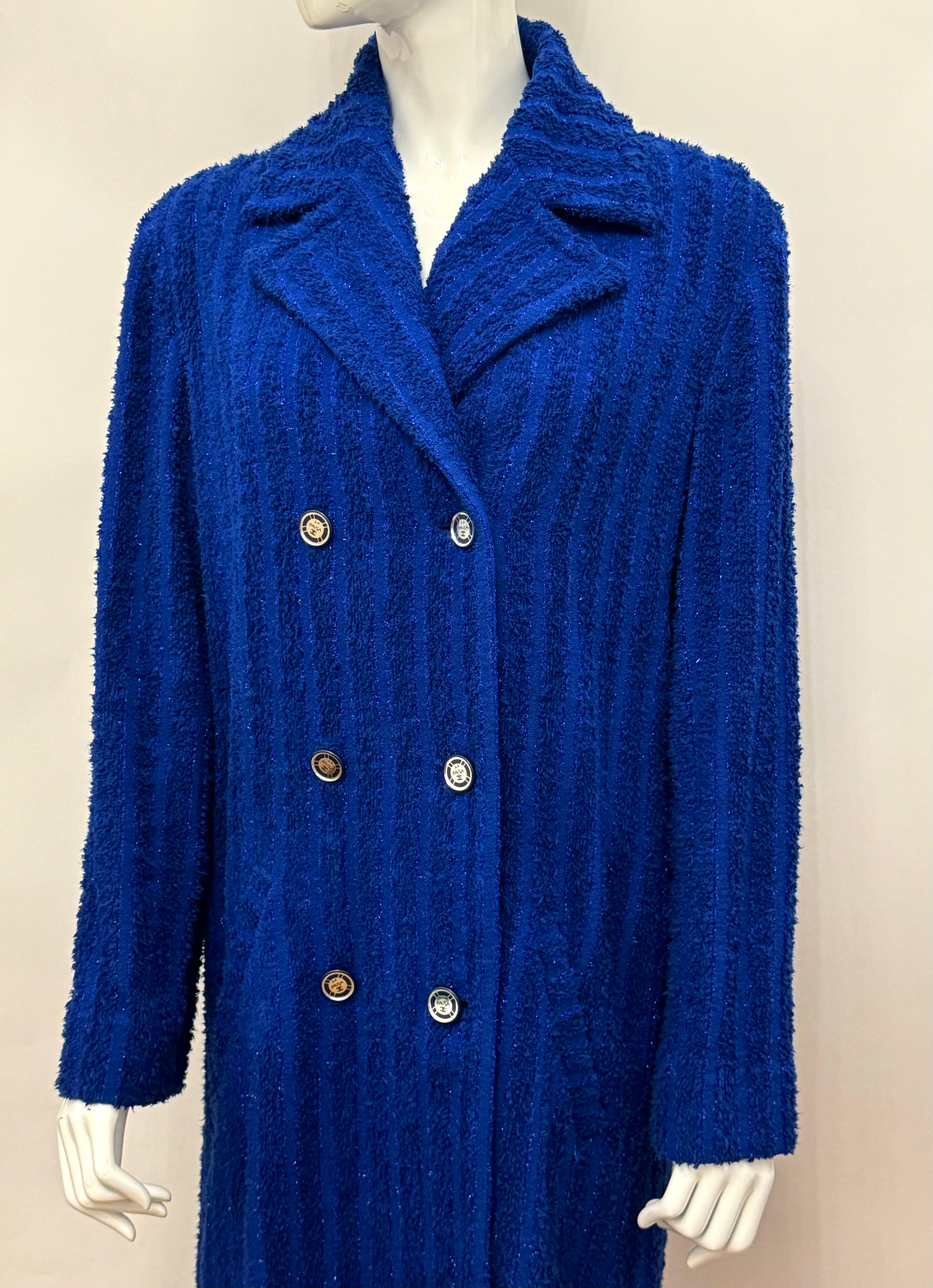 Chanel Crucero 2019 Colección La Pausa abrigo de pasarela de tweed fantasía azul real en venta 5