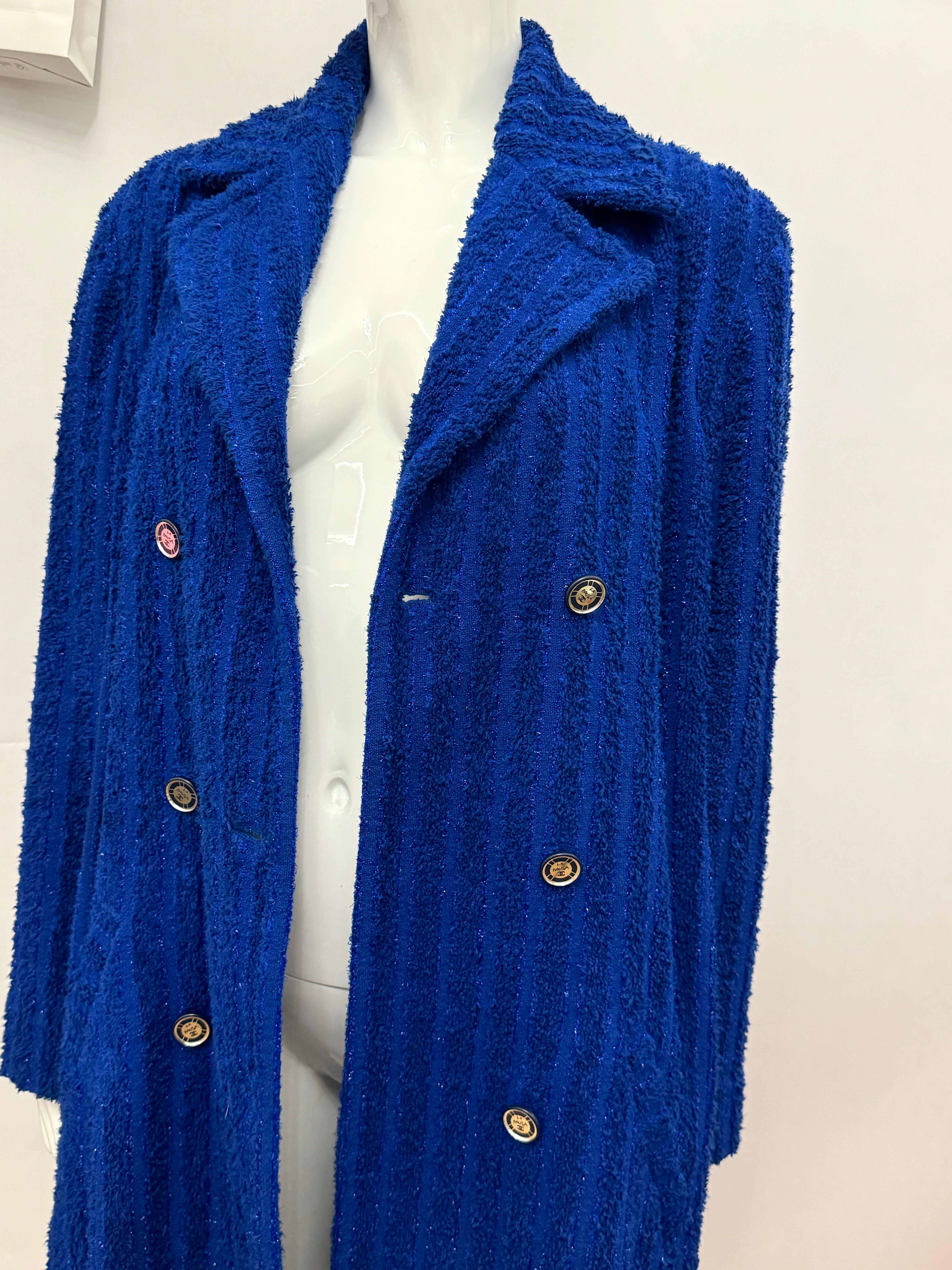 Chanel Crucero 2019 Colección La Pausa abrigo de pasarela de tweed fantasía azul real en venta 8