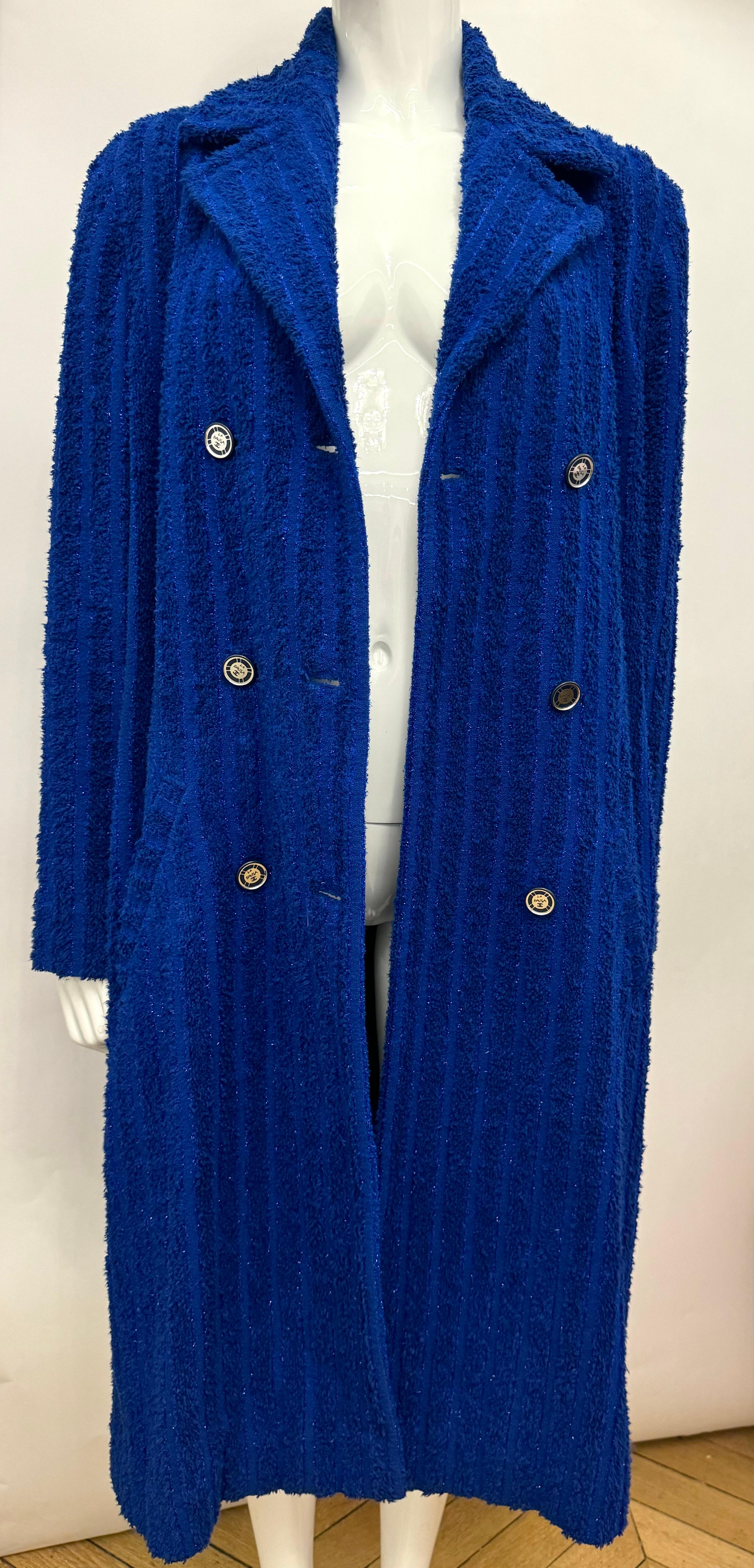 Chanel Crucero 2019 Colección La Pausa abrigo de pasarela de tweed fantasía azul real en venta 9