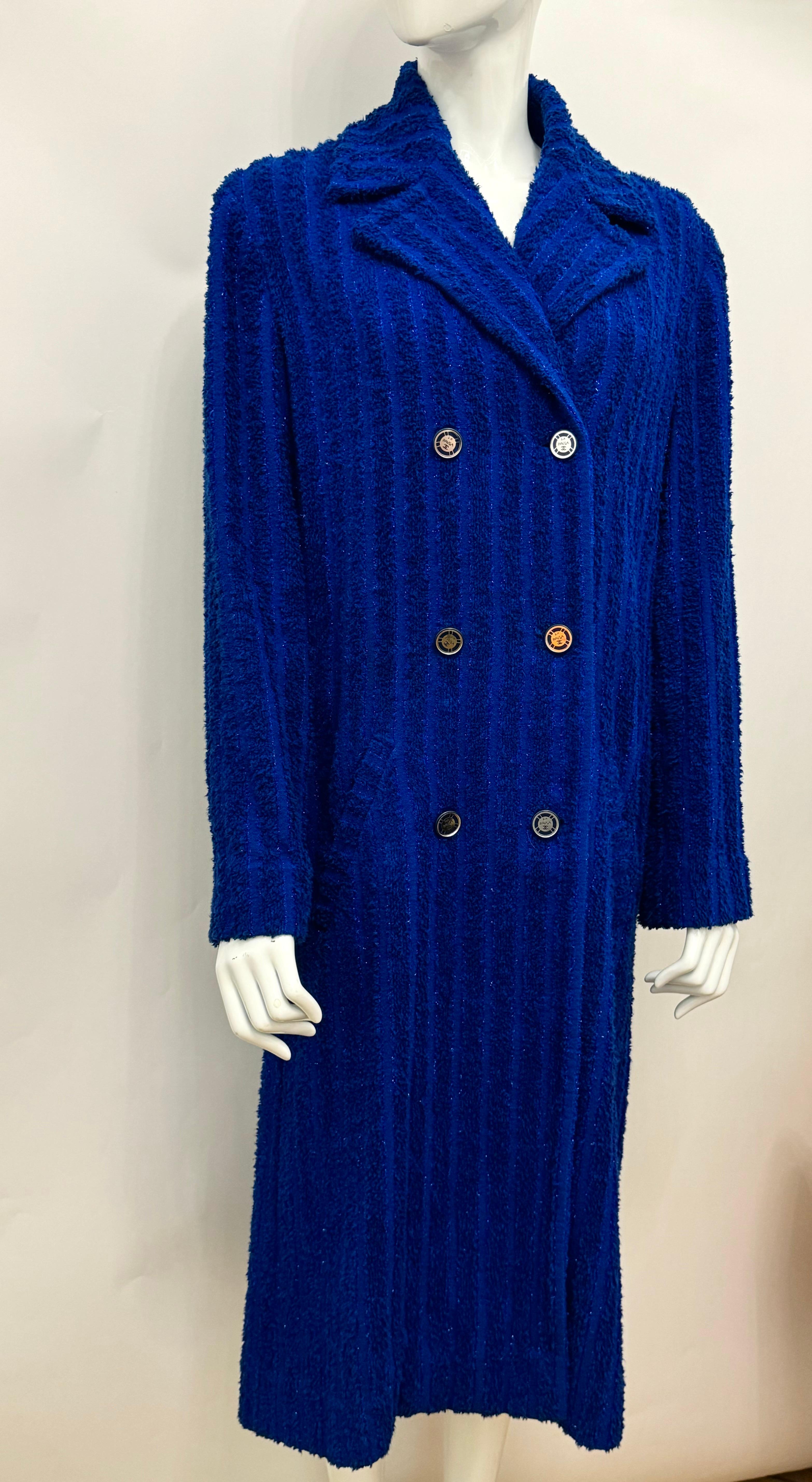 Chanel Crucero 2019 Colección La Pausa abrigo de pasarela de tweed fantasía azul real en venta 11