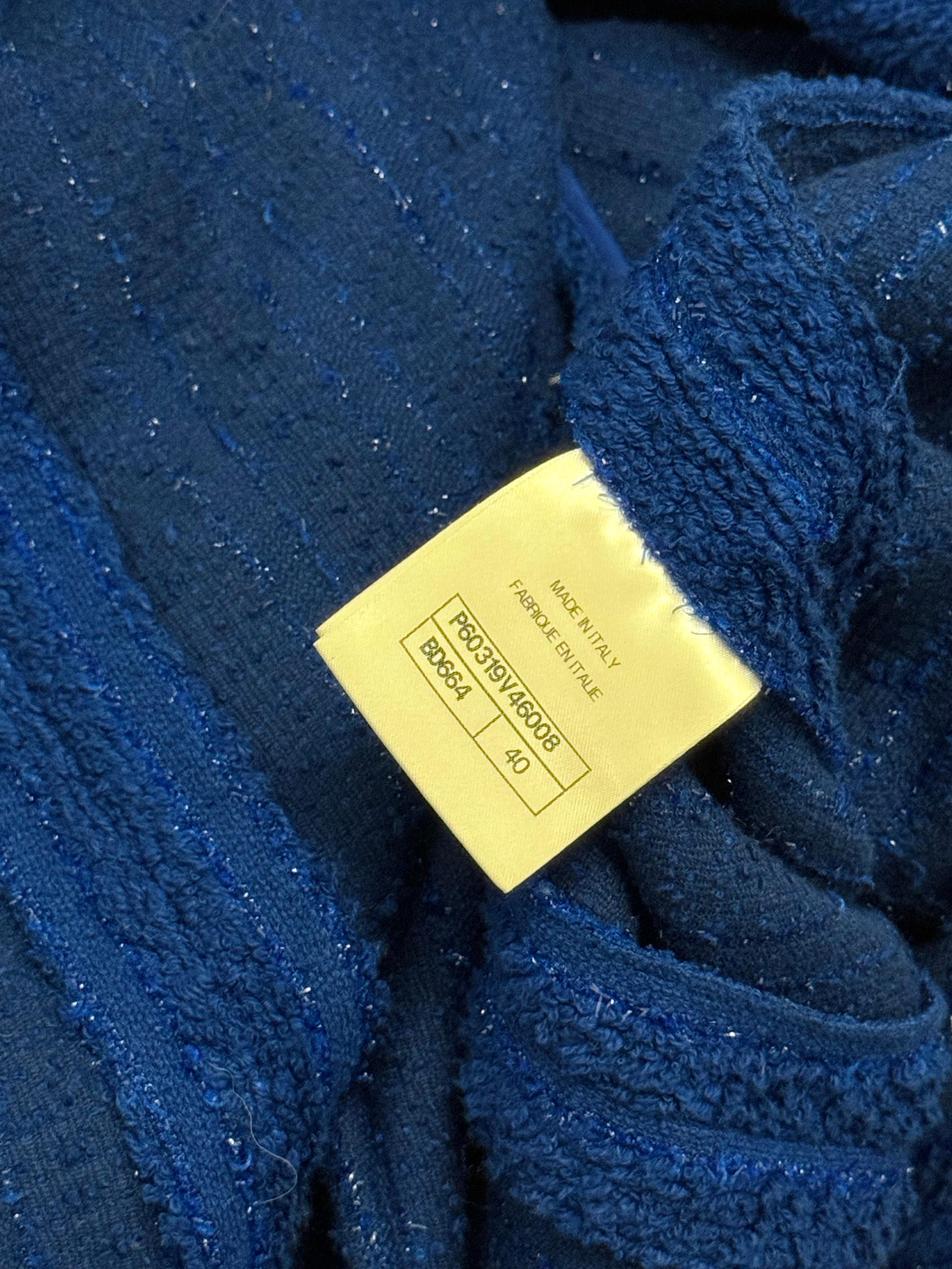 Chanel Crucero 2019 Colección La Pausa abrigo de pasarela de tweed fantasía azul real en venta 14