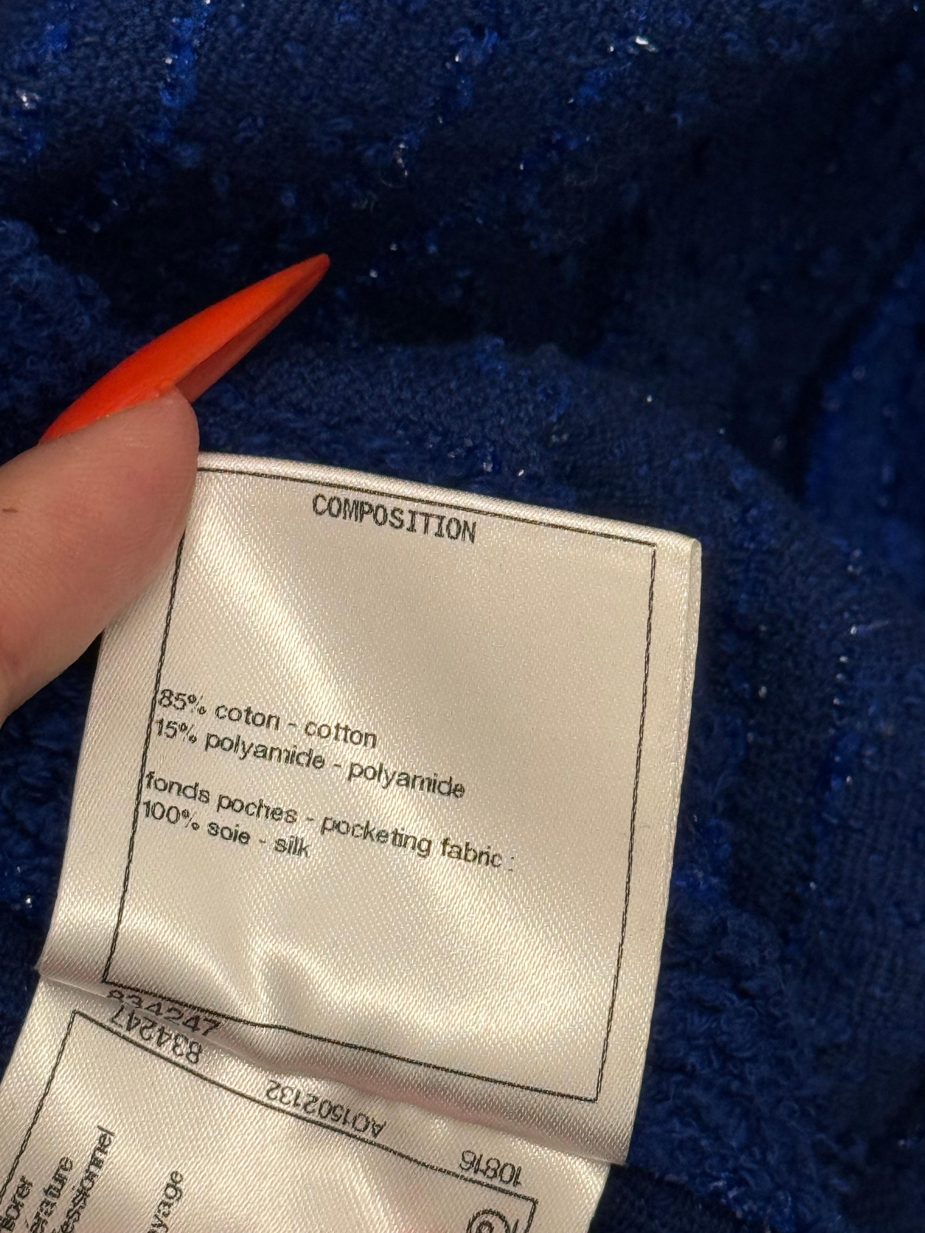 Chanel Crucero 2019 Colección La Pausa abrigo de pasarela de tweed fantasía azul real en venta 15