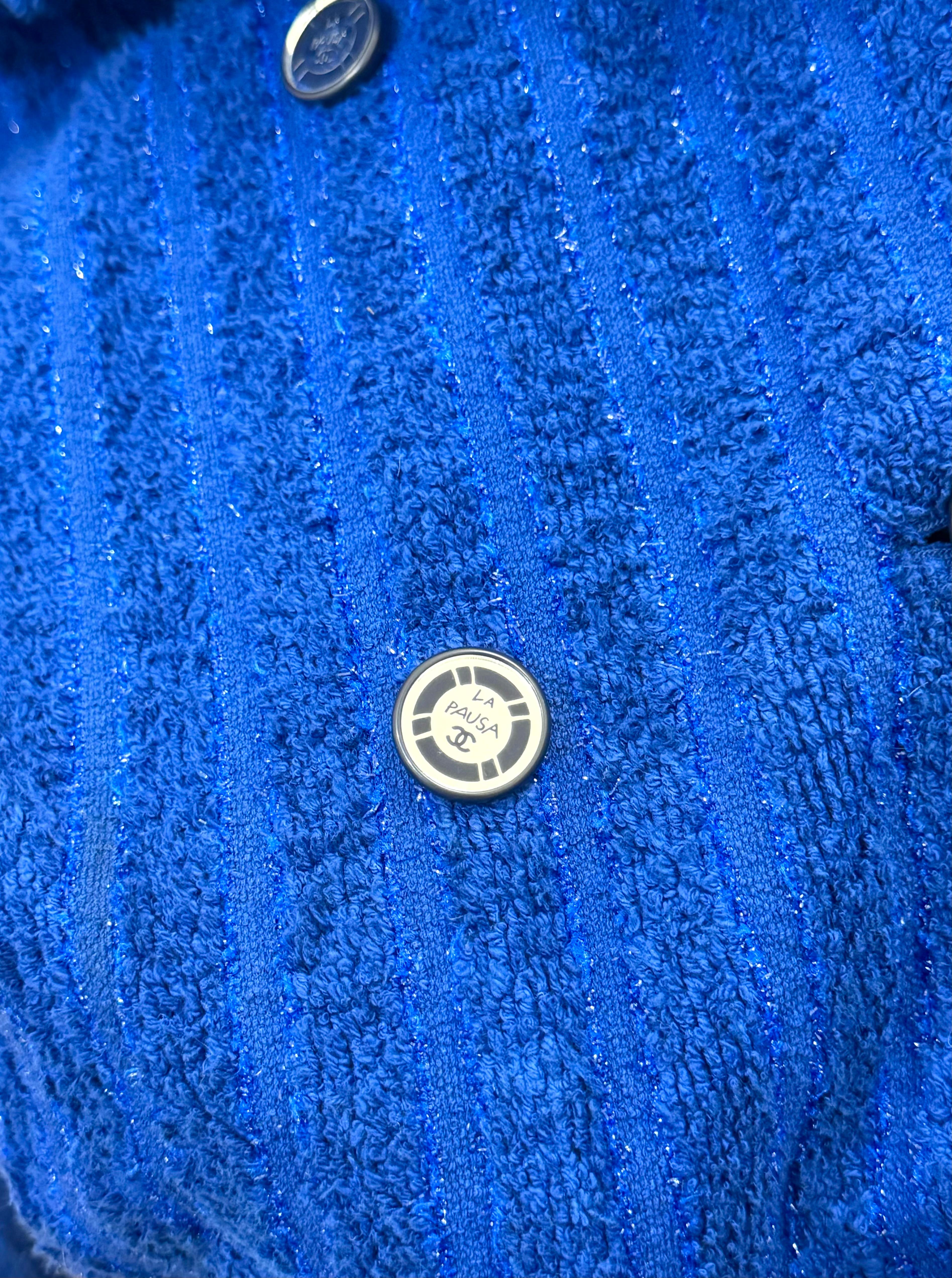 Chanel Crucero 2019 Colección La Pausa abrigo de pasarela de tweed fantasía azul real en Excelente estado para la venta en PARIS, FR