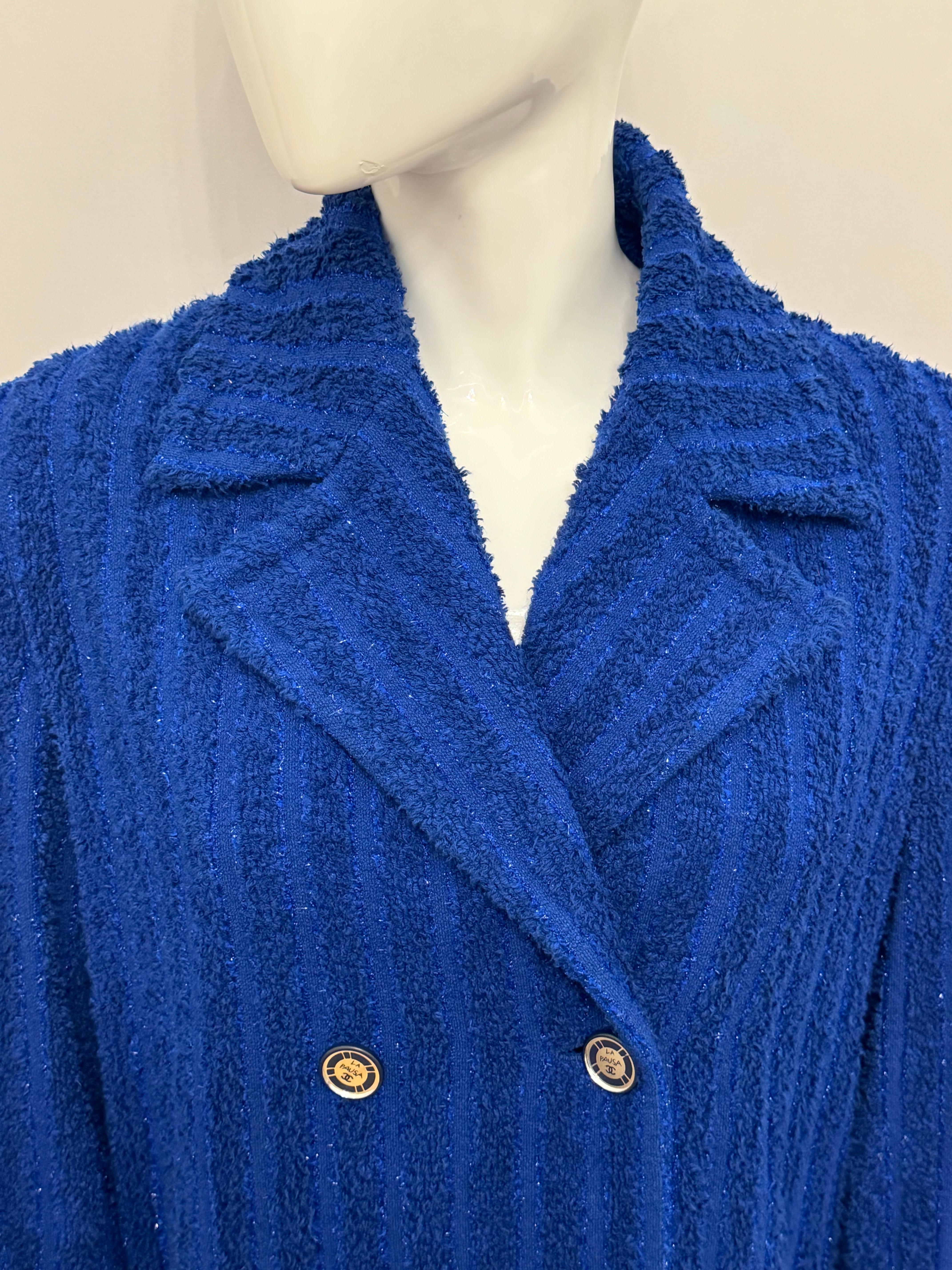 Chanel Crucero 2019 Colección La Pausa abrigo de pasarela de tweed fantasía azul real en venta 3