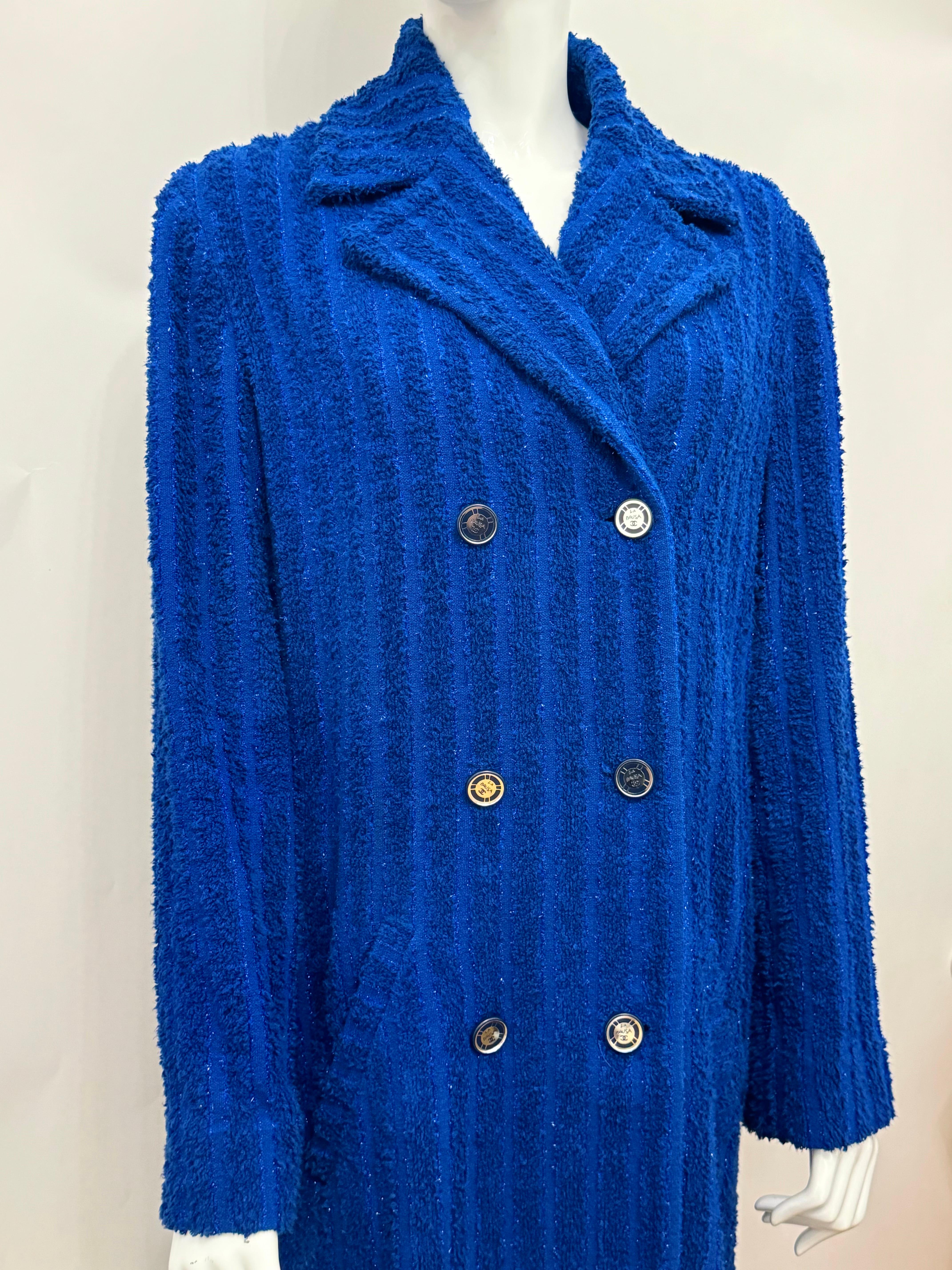 Chanel Crucero 2019 Colección La Pausa abrigo de pasarela de tweed fantasía azul real en venta 4