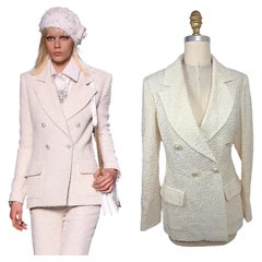 Chanel Cruise 2019 Runway Look 26 Ivory Fantasy Tweed Double-Breasted Jacket