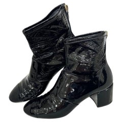 Botines de charol negro de Chanel, colección Crucero 2022, talla 41