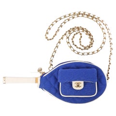 CHANEL CRUISE MINI-RAQUET MIRROR CLUTCH bleu matelassé en coton et bois avec Gol, 2023