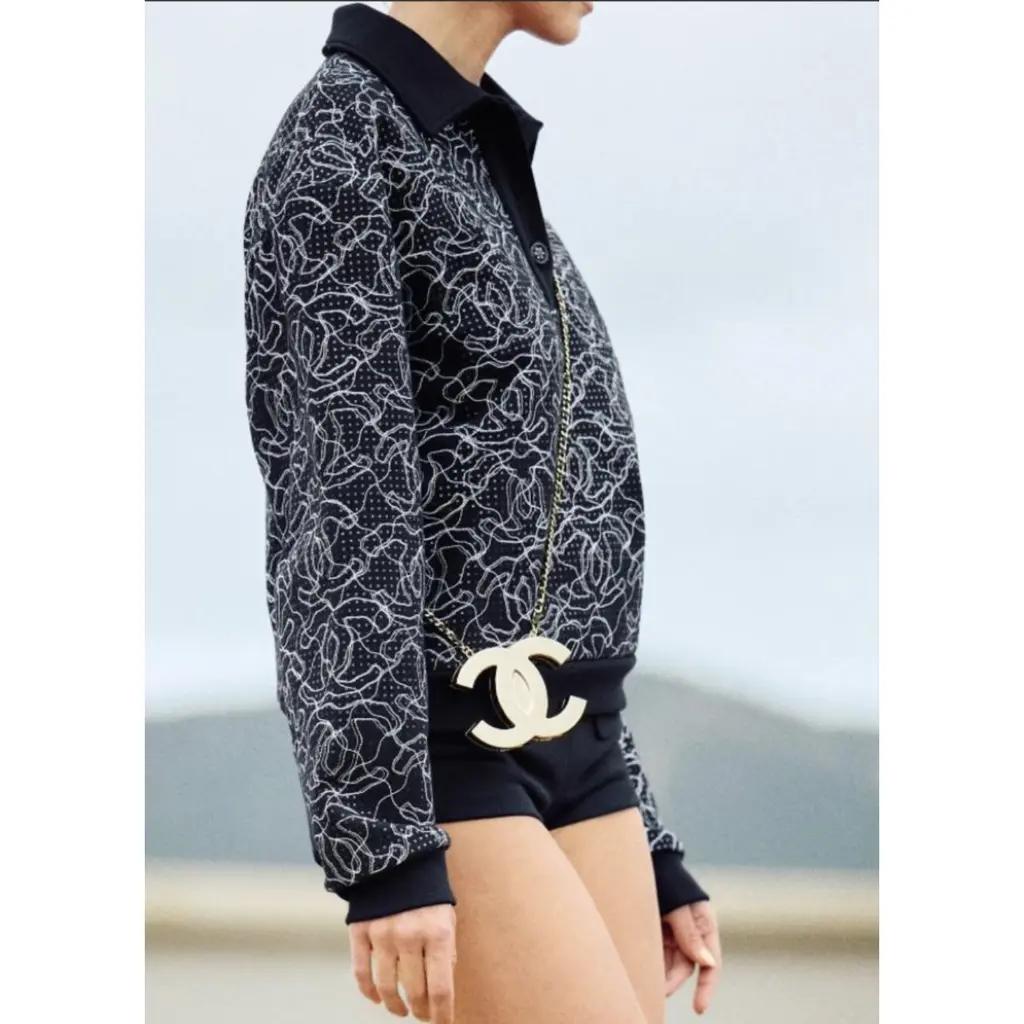 Chanel Cruise 2024/2025 Double C Logo Iridescent Black Zip Up Hoodie Size 40 FR Pour femmes en vente