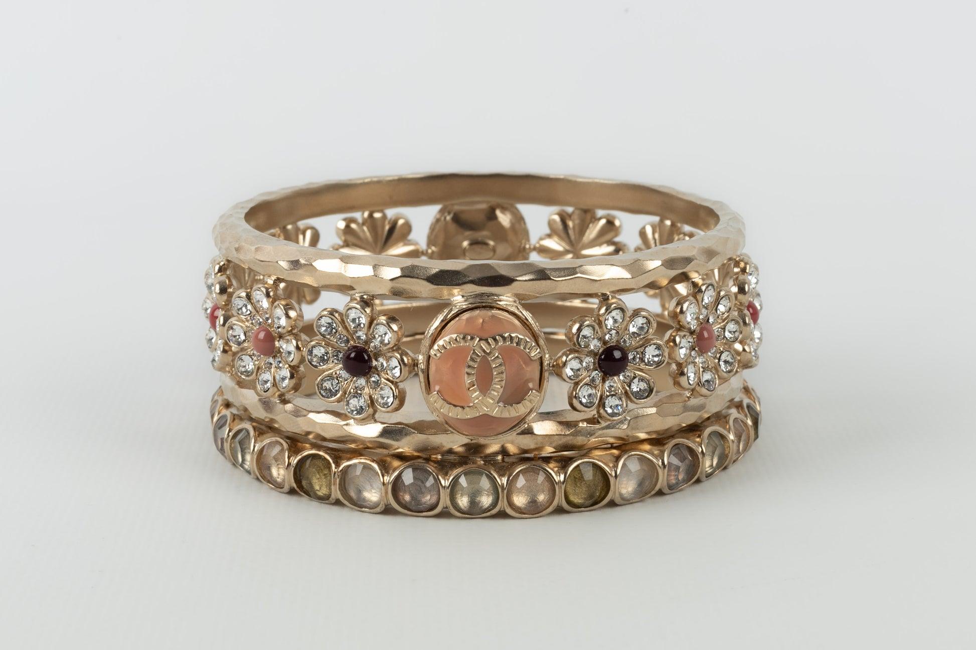 Chanel Cruise Champagne Metal Bracelet with Rhinestones and Resin, 2018 In Excellent Condition For Sale In SAINT-OUEN-SUR-SEINE, FR