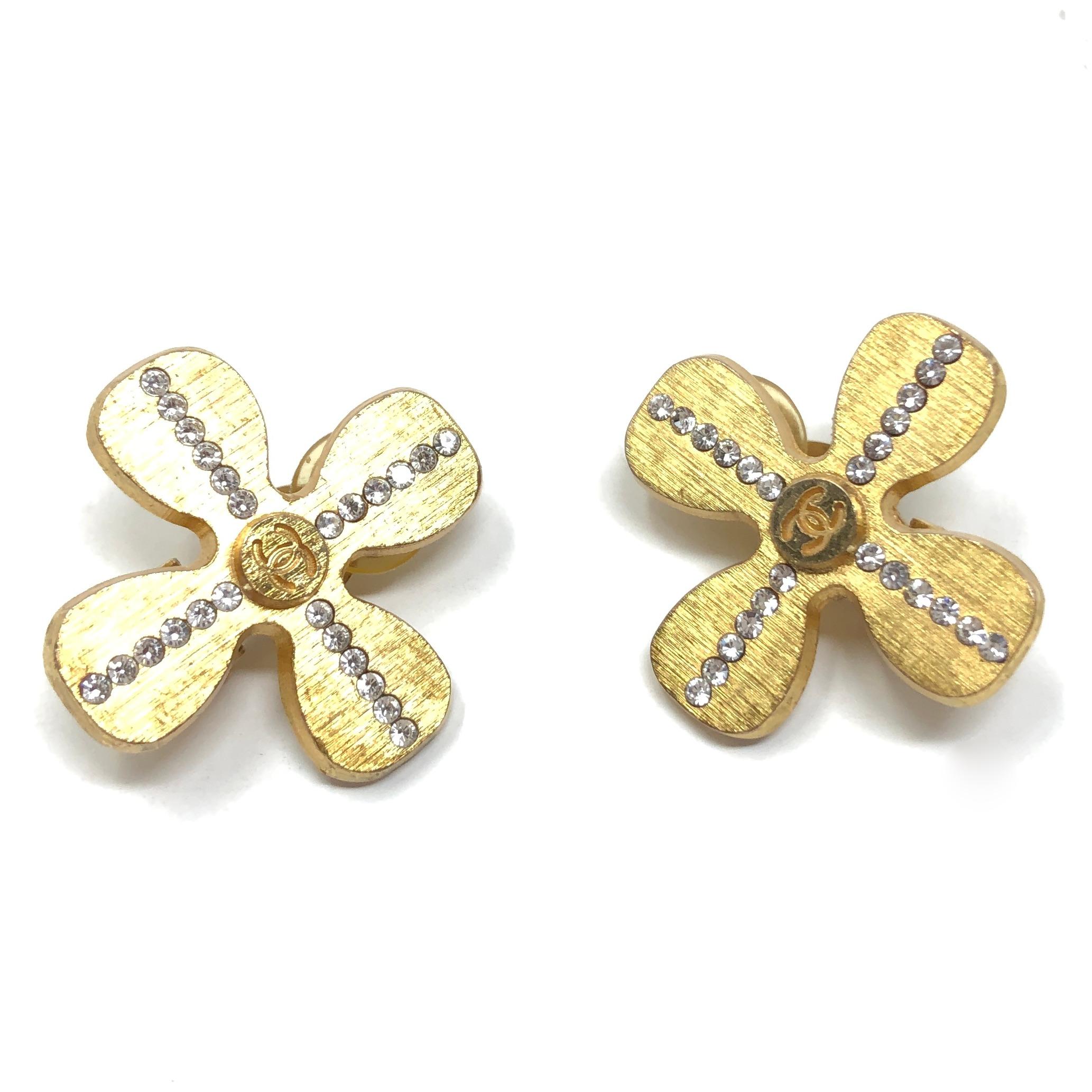 A wardrobe essential - these chic and timeless earrings were created by Chanel in 2001. They are clip on. 

Condition Report:
Very Good - A little darkening to the plating in a couple of tiny areas on the earrings. This is only visible upon very