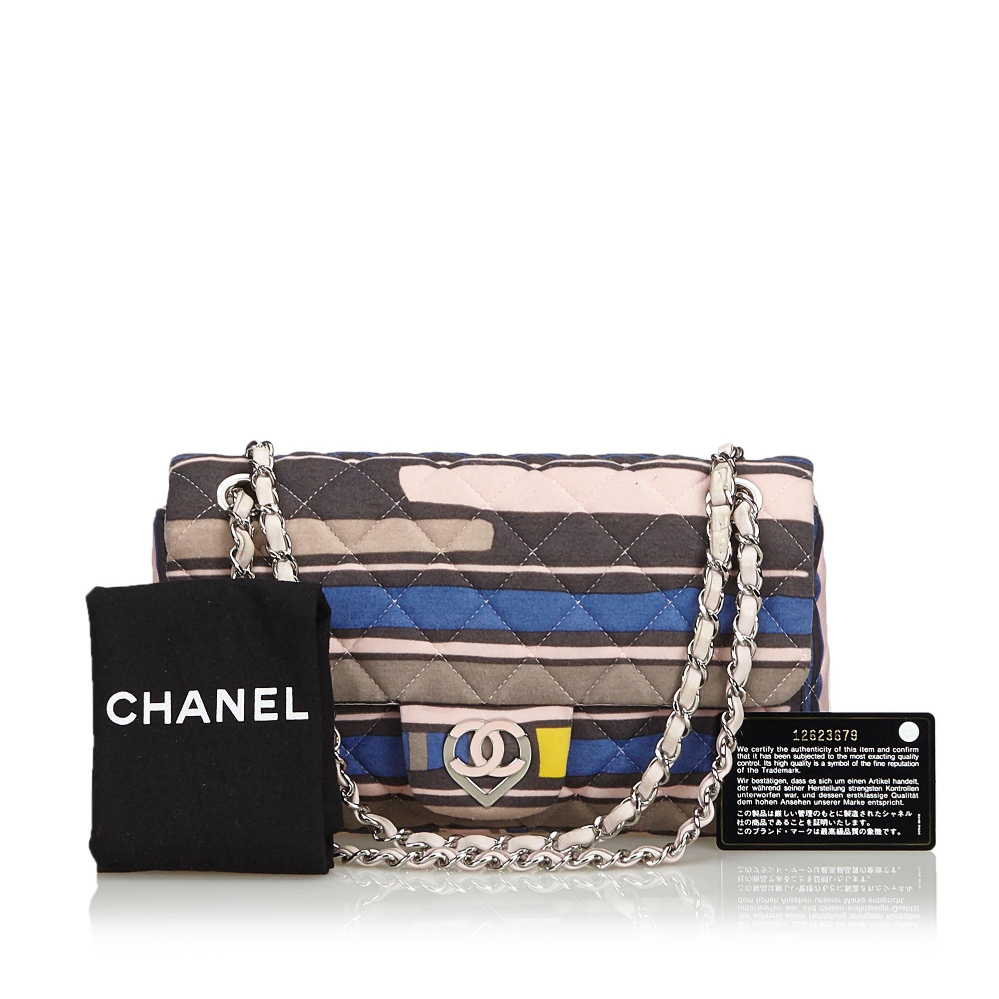 Chanel Cruise heart-shaped CC clasp fabric flap bag  3