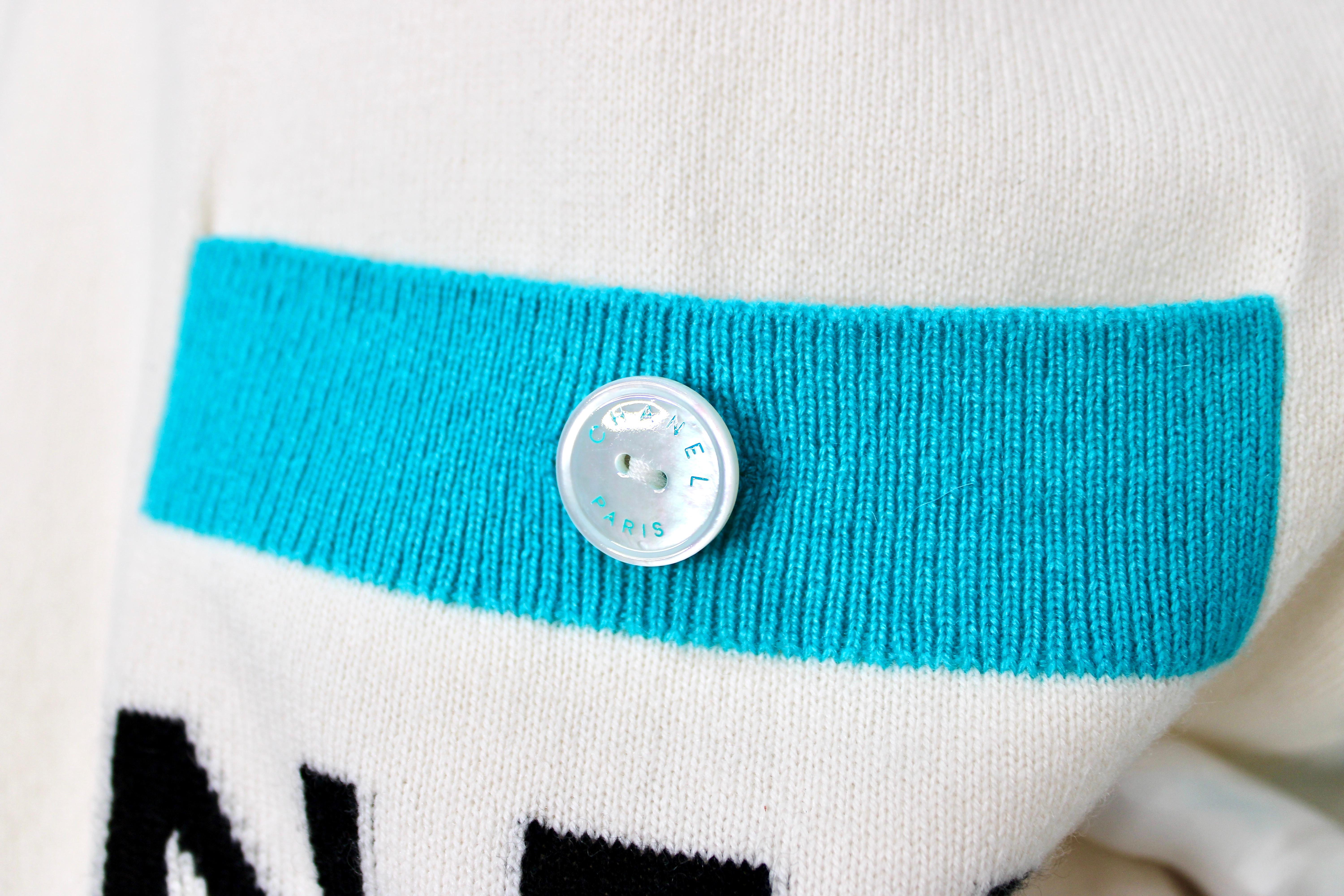 Chanel Cruise La Pausa Kaschmir Pullover mit V-Ausschnitt circa 2019 (Grau) im Angebot