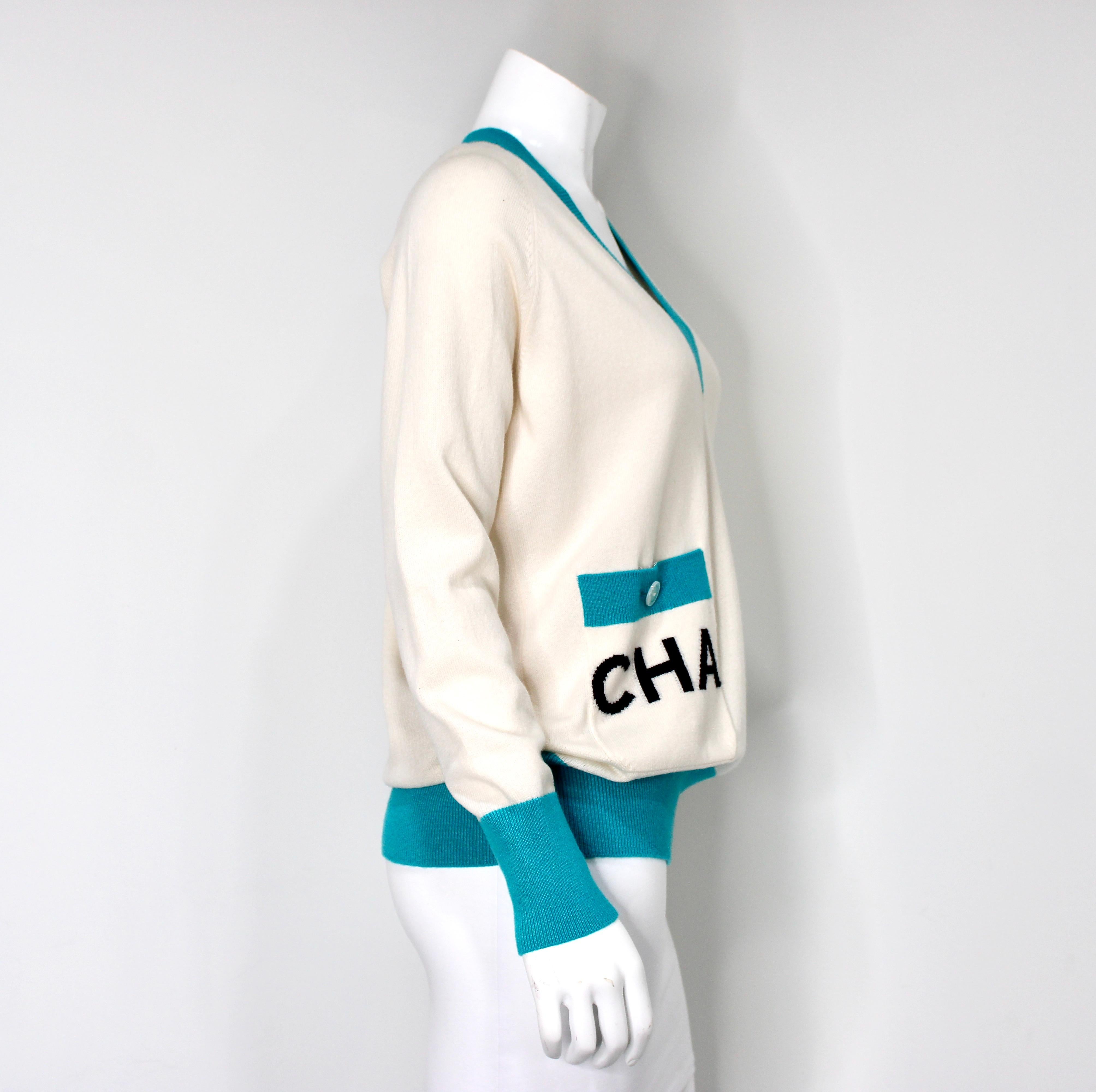 Chanel Cruise La Pausa Kaschmir Pullover mit V-Ausschnitt circa 2019 im Angebot 1