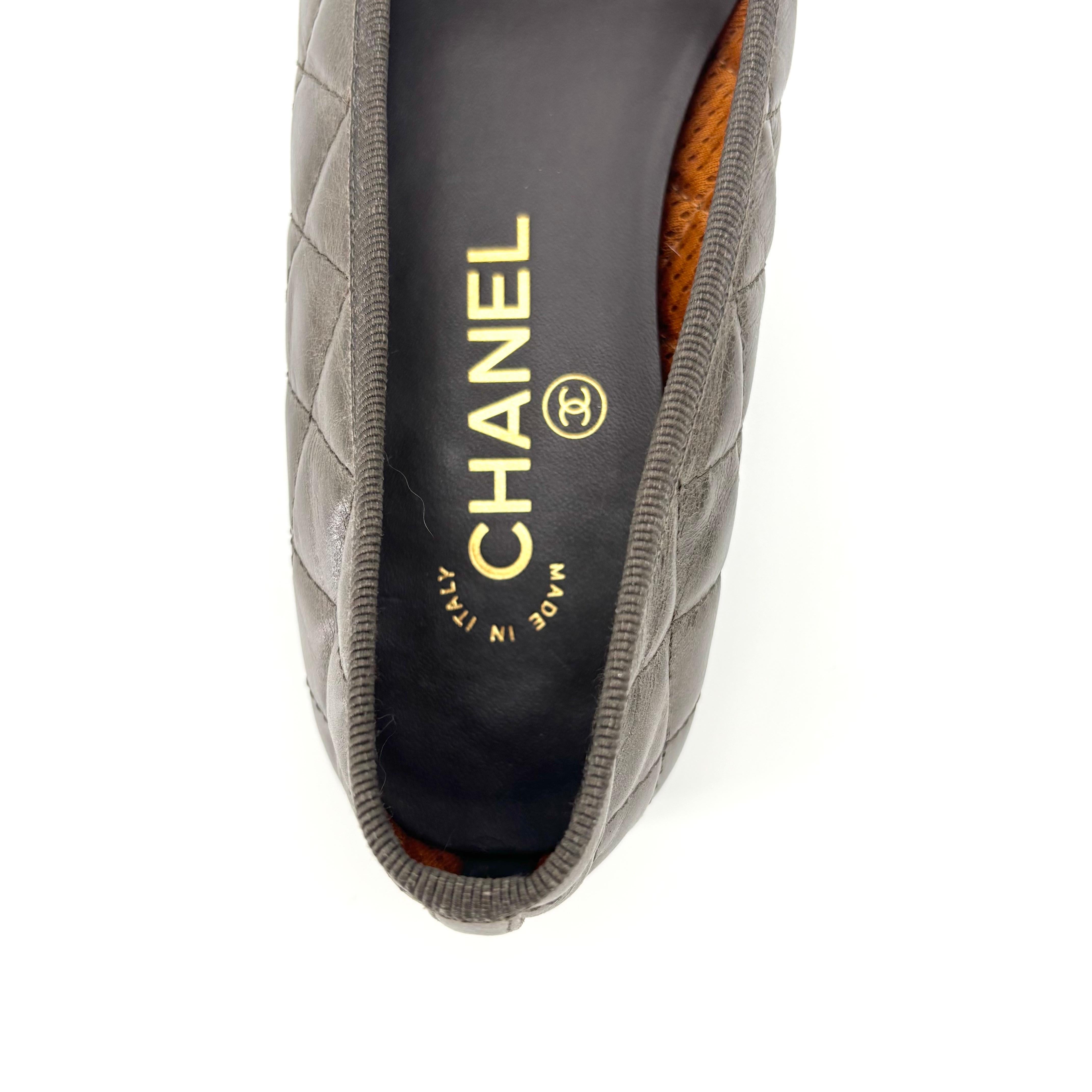 Chanel, pelle di vitello stropicciata trapuntata CC Bow Cap Toe Ballerina Flats 37 in vendita 3