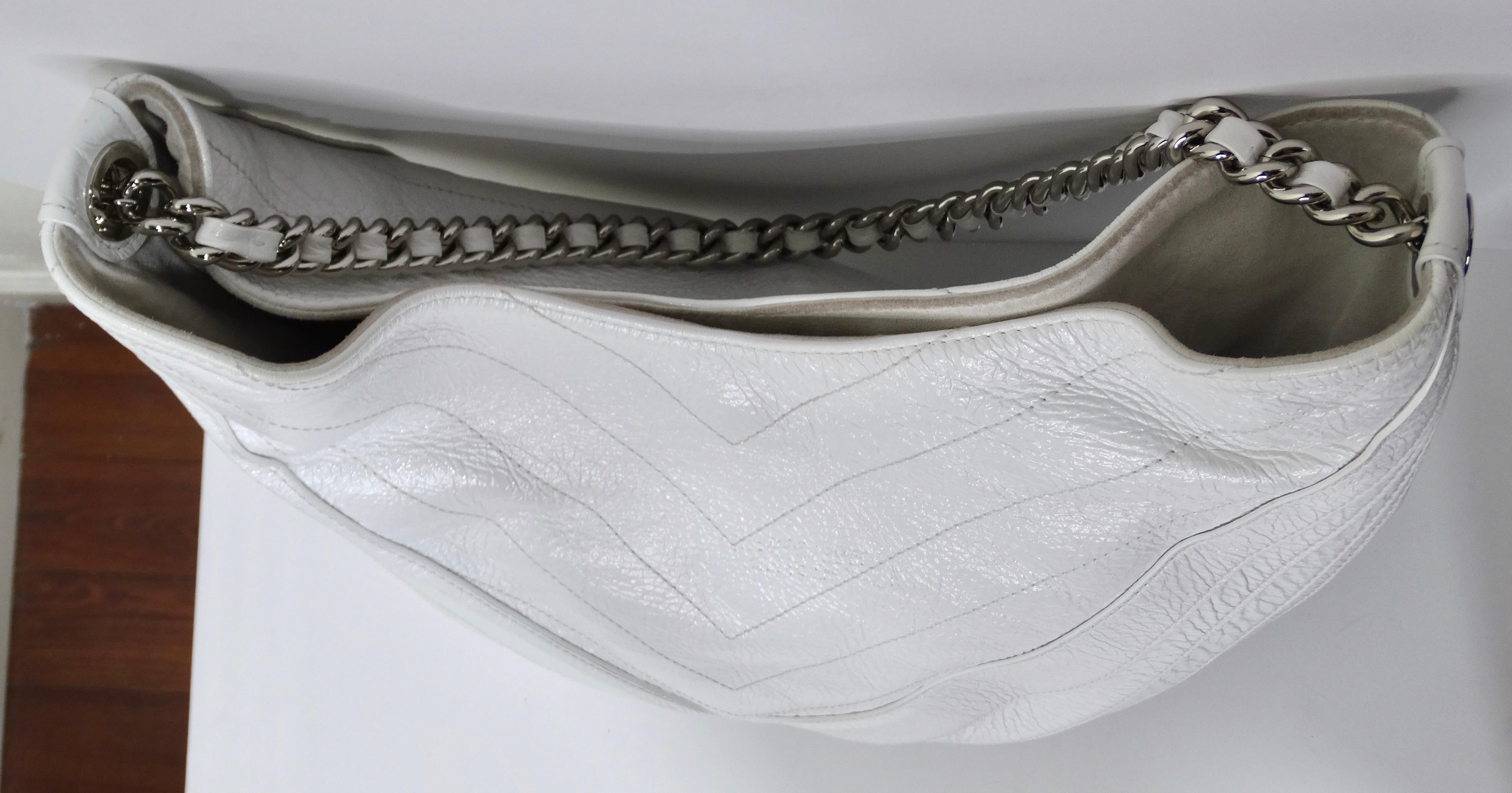 Women's Chanel Crumpled White Patent Droplet Hobo Shoulder Bag For Sale