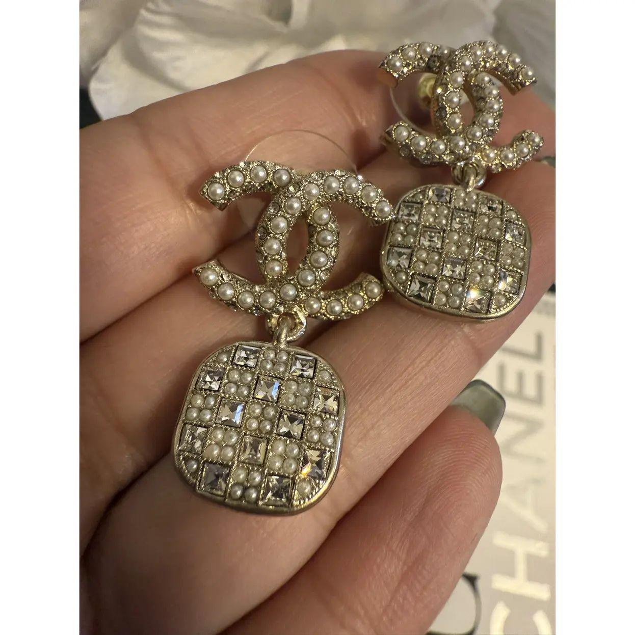 Orecchini CC di Chanel con cristalli e finte perle In condizioni buone in vendita a Bellevue, WA