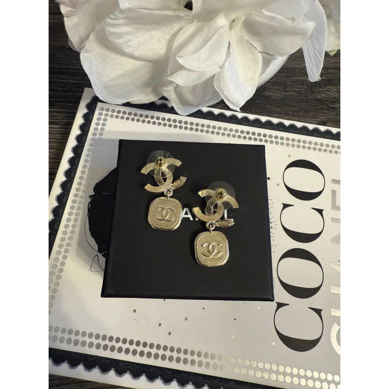 Orecchini CC di Chanel con cristalli e finte perle in vendita 1