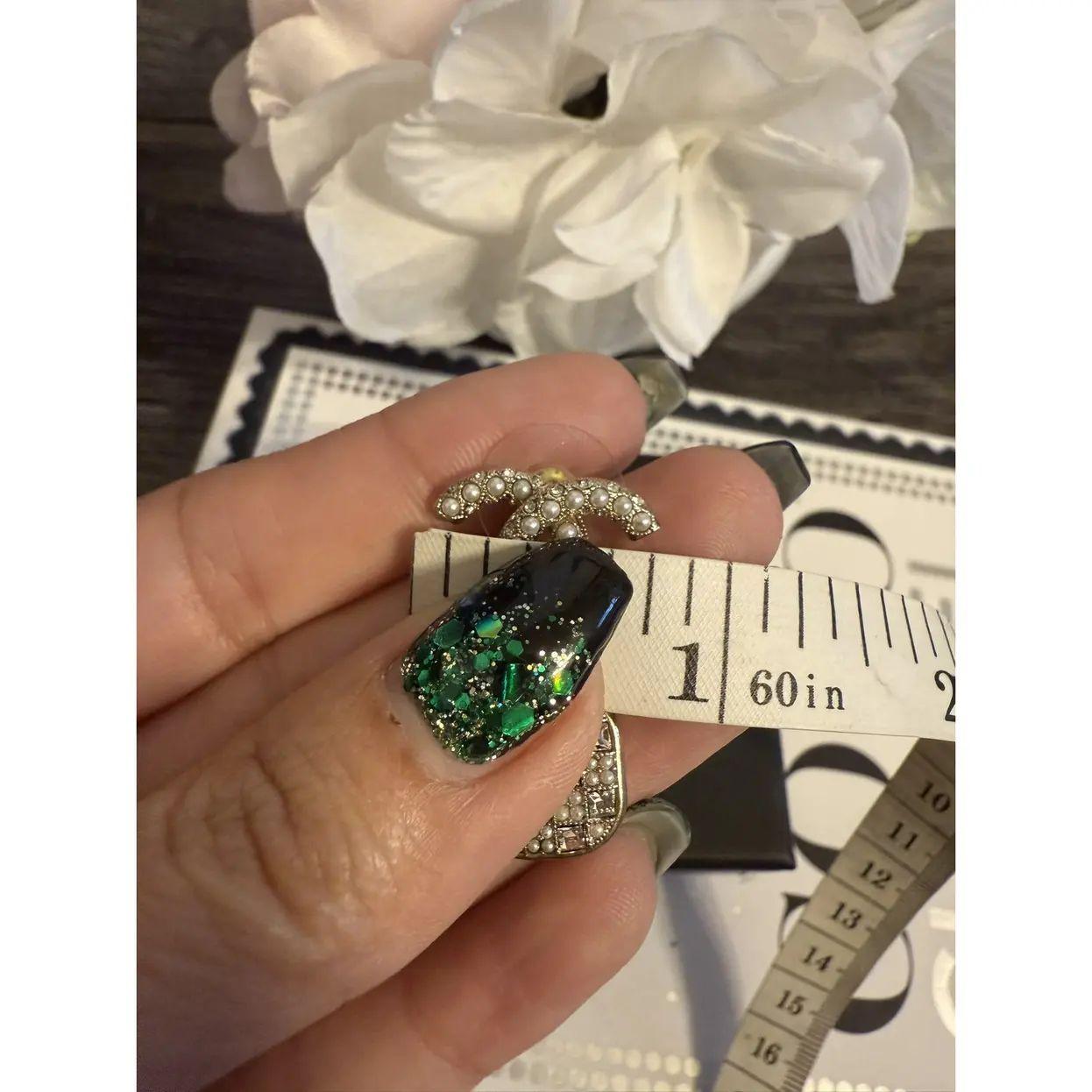 Orecchini CC di Chanel con cristalli e finte perle in vendita 2