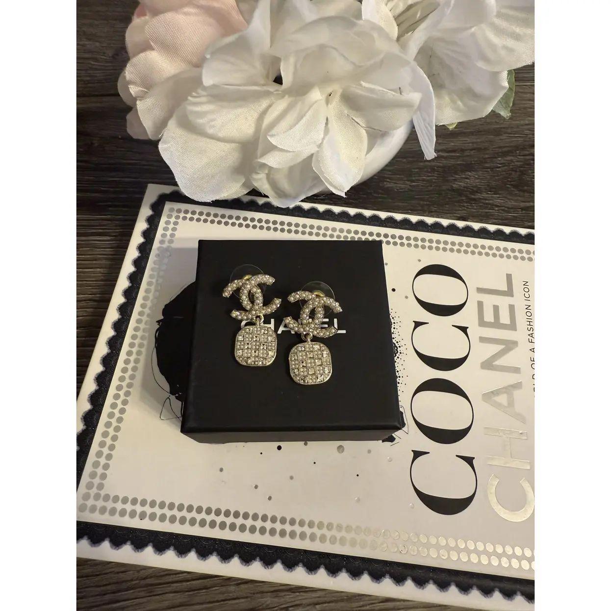 Orecchini CC di Chanel con cristalli e finte perle in vendita 5