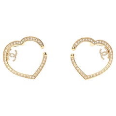 CHANEL Übergroßes Kristallherz CC Logo Gold Clip On Statement-Ohrringe