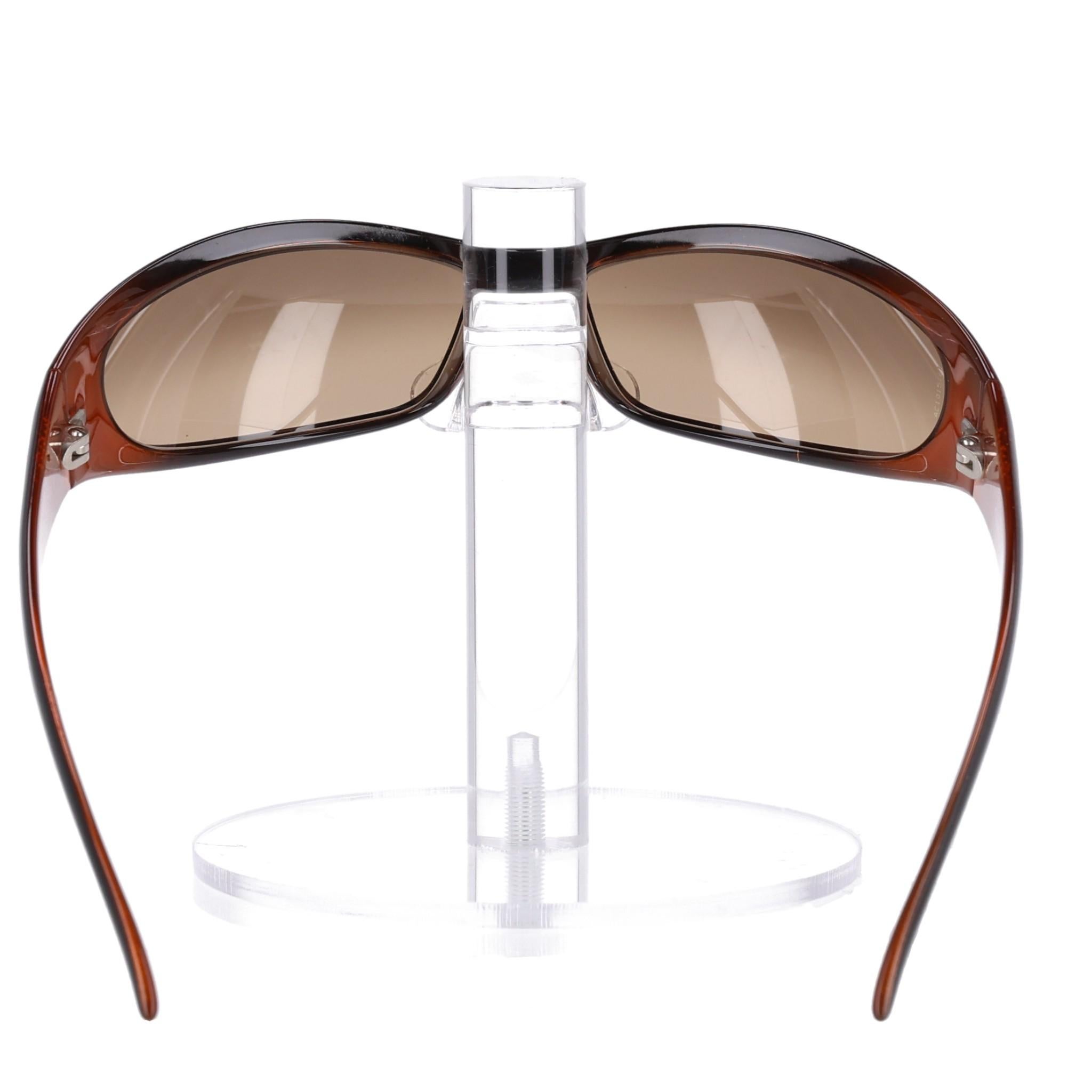Lunettes de soleil Chanel avec logo 'CC' en cristal en vente 1